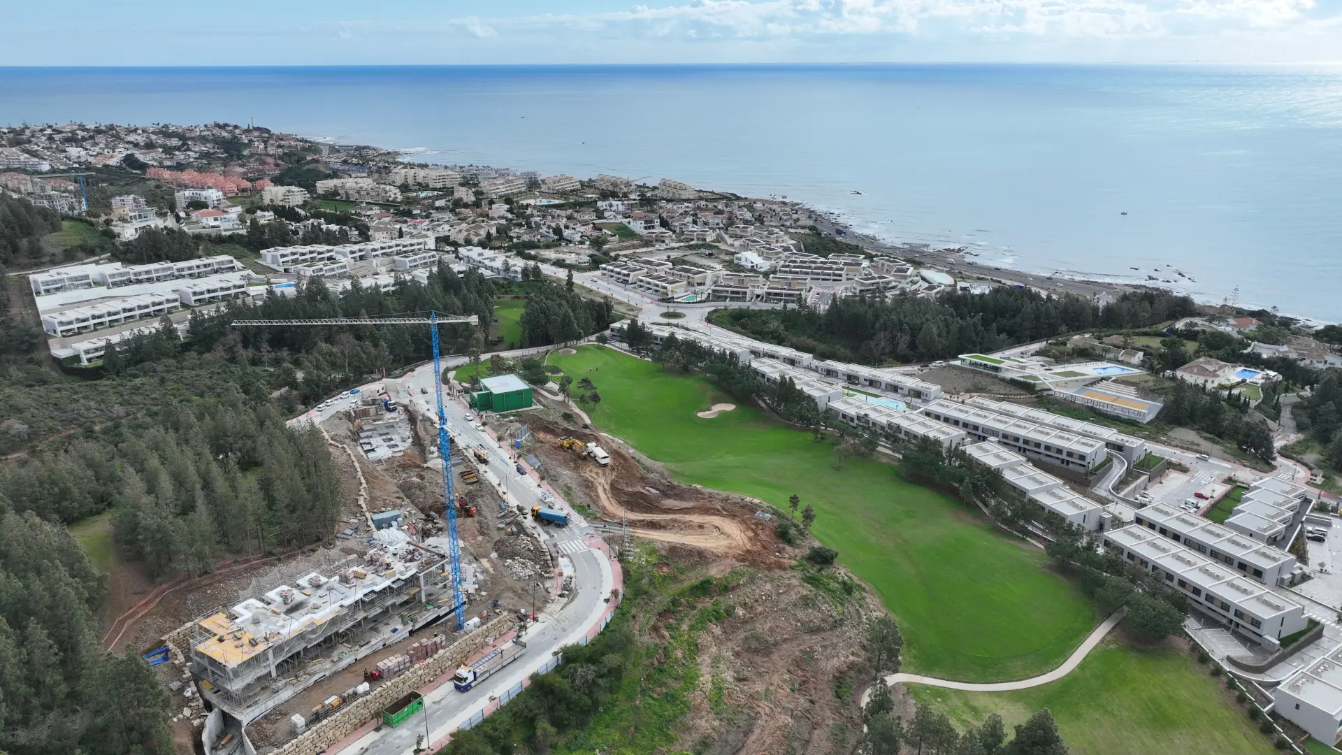 Wybrane domy z pierwszej fazy Soleia Living El Chaparral, blisko plaży i pola golfowego, z prywatnymi tarasami i udogodnieniami premium.