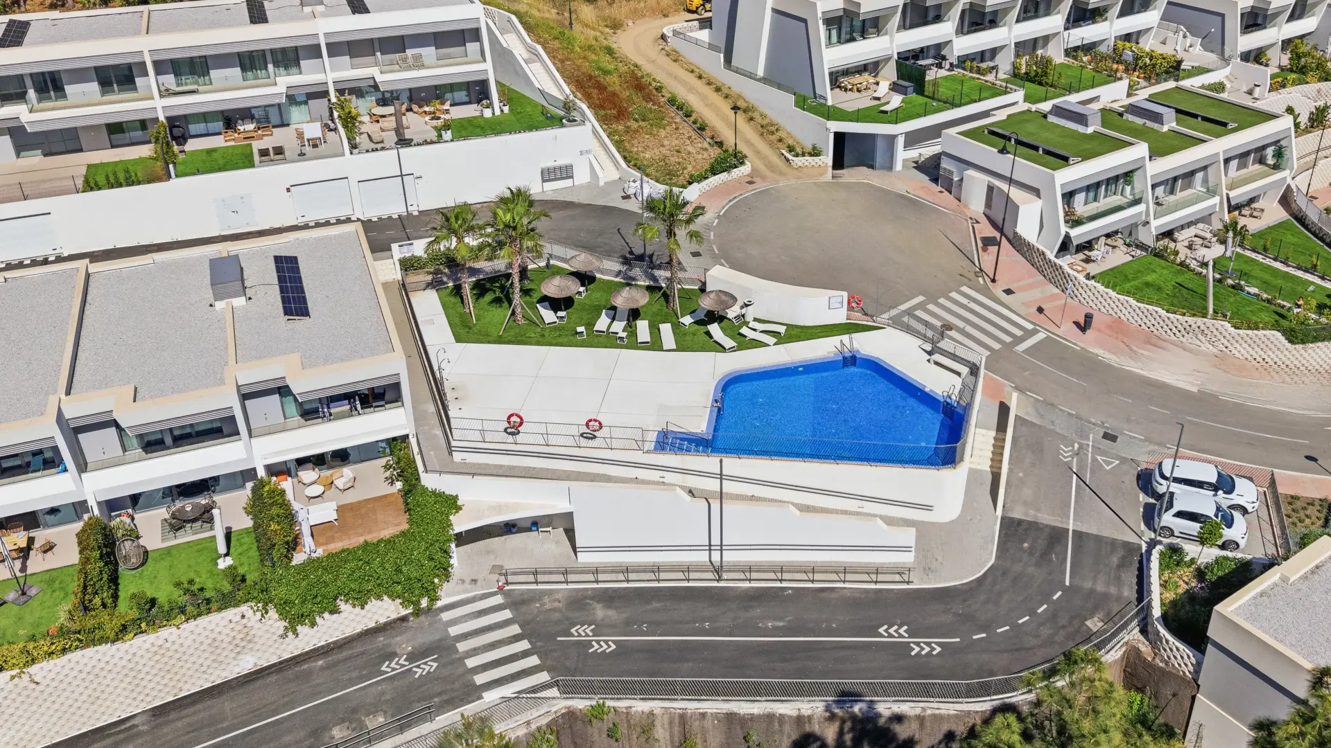 Nowoczesny dom z widokiem na morze, prywatnym ogrodem i jacuzzi w El Chaparral