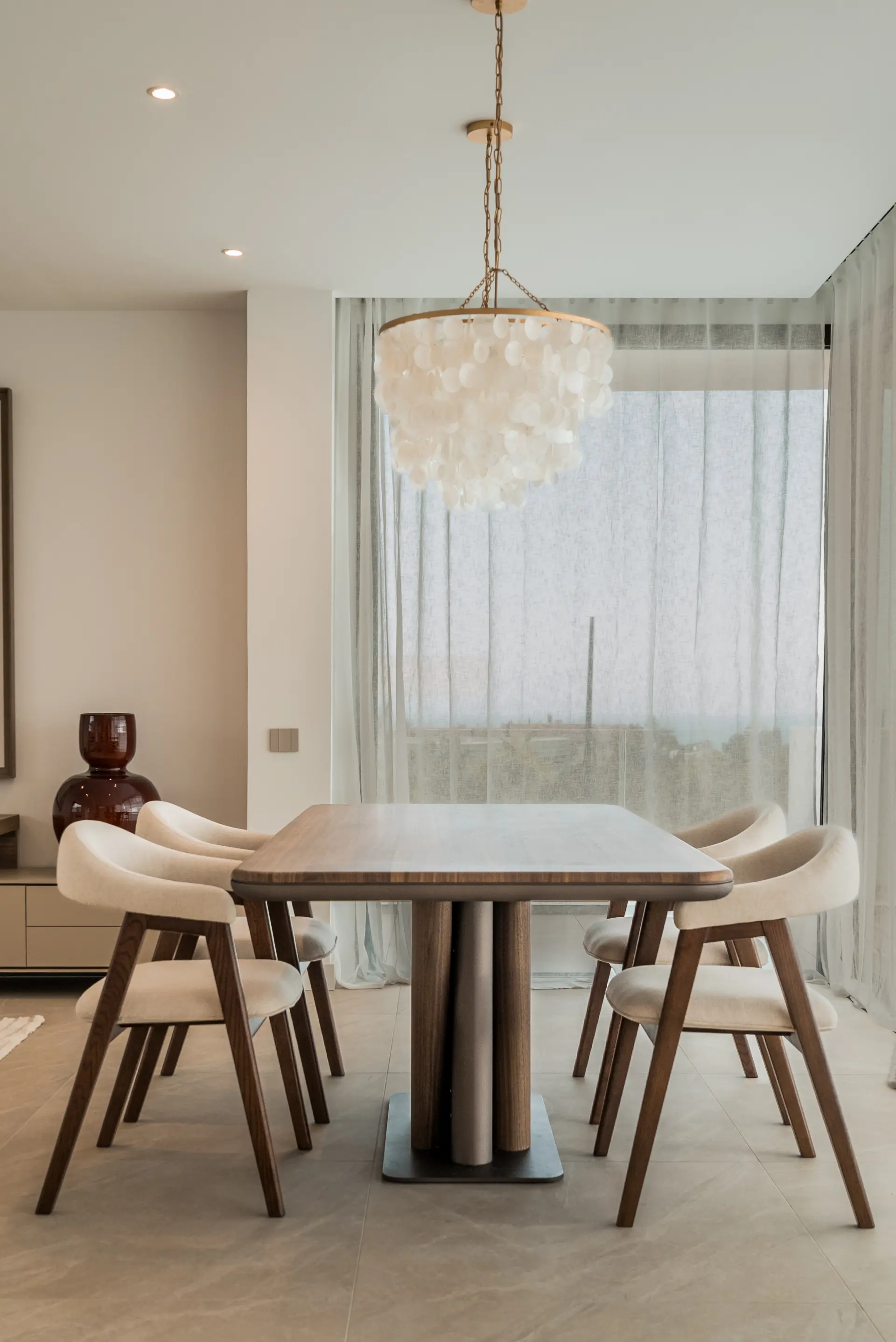 Ekskluzywny penthouse z 3 sypialniami, prywatnym solarium i basenem w prestiżowym SOUL Marbella Sunlife, oferujący panoramiczne widoki na Morze Śródziemne, Santa Clara Golf i zielone wzgórza Marbella East.