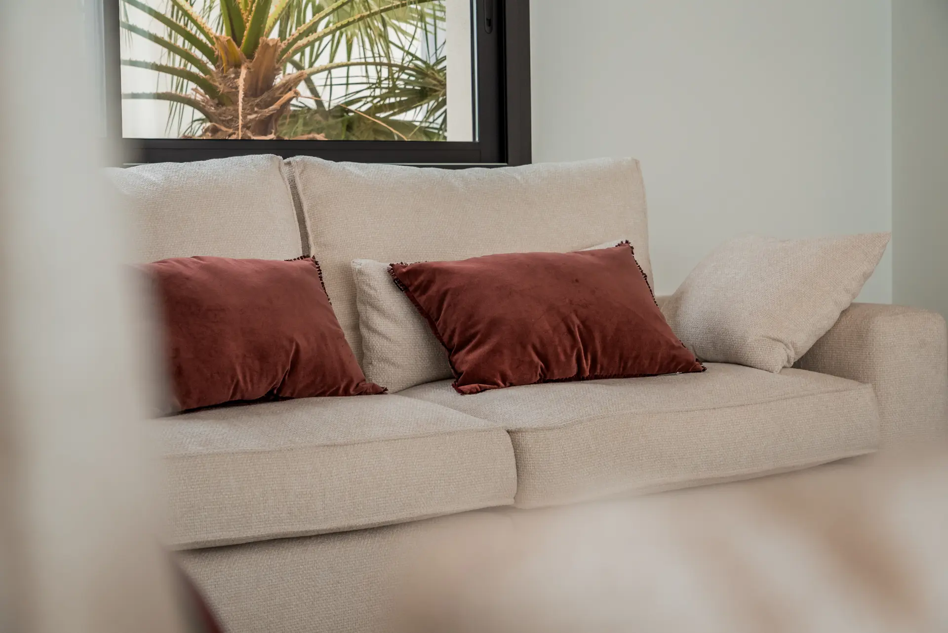 Ekskluzywny penthouse z 3 sypialniami, prywatnym solarium i basenem w prestiżowym SOUL Marbella Sunlife, oferujący panoramiczne widoki na Morze Śródziemne, Santa Clara Golf i zielone wzgórza Marbella East.