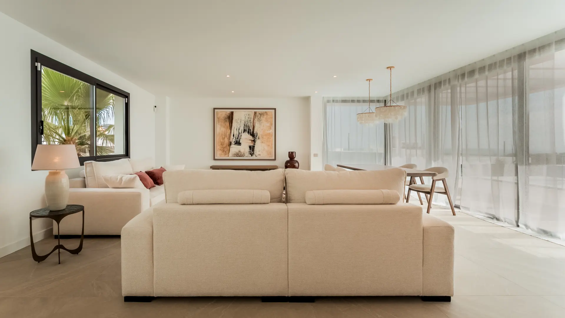 Ekskluzywny penthouse z 3 sypialniami, prywatnym solarium i basenem w prestiżowym SOUL Marbella Sunlife, oferujący panoramiczne widoki na Morze Śródziemne, Santa Clara Golf i zielone wzgórza Marbella East.