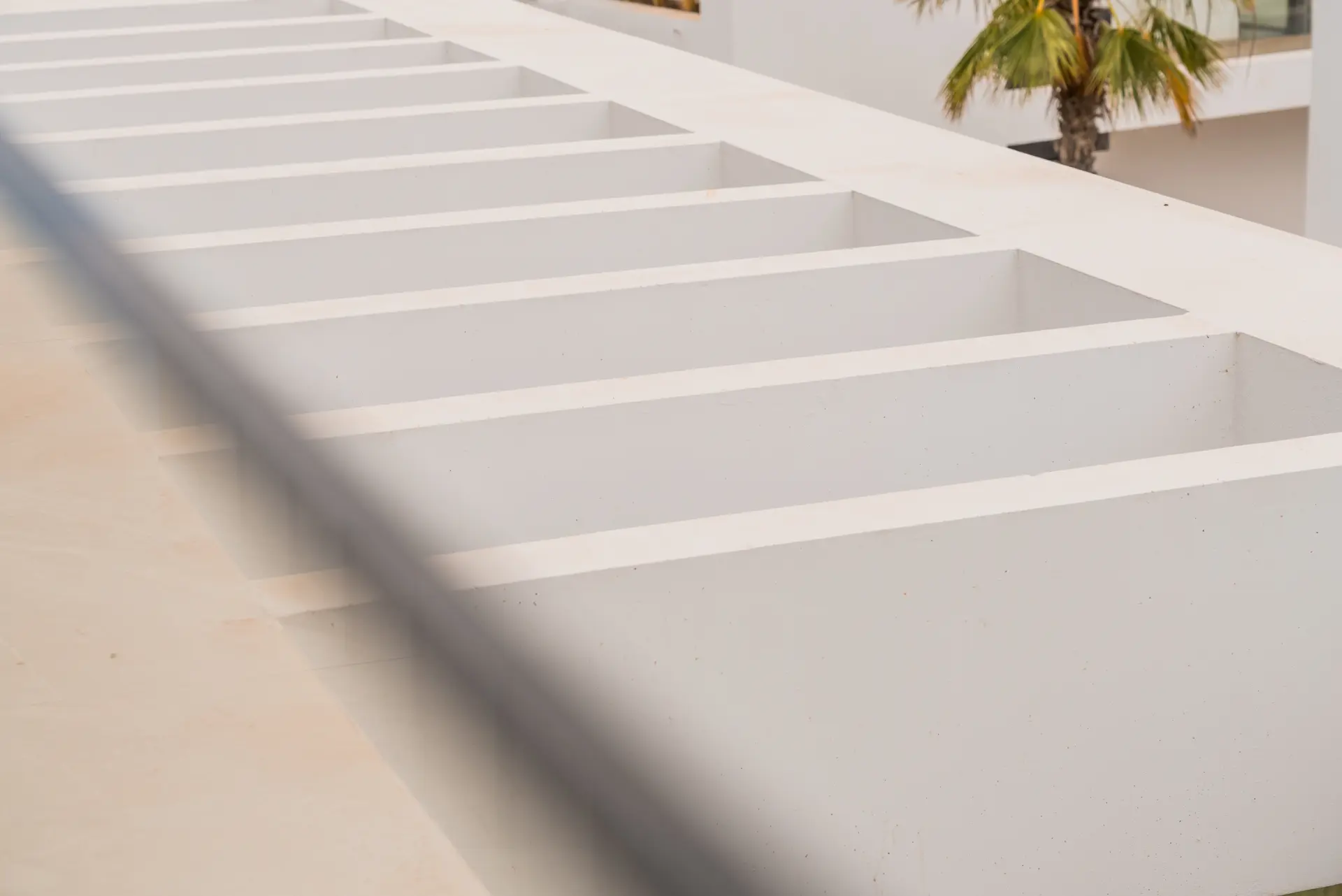 Ekskluzywny penthouse z 3 sypialniami, prywatnym solarium i basenem w prestiżowym SOUL Marbella Sunlife, oferujący panoramiczne widoki na Morze Śródziemne, Santa Clara Golf i zielone wzgórza Marbella East.