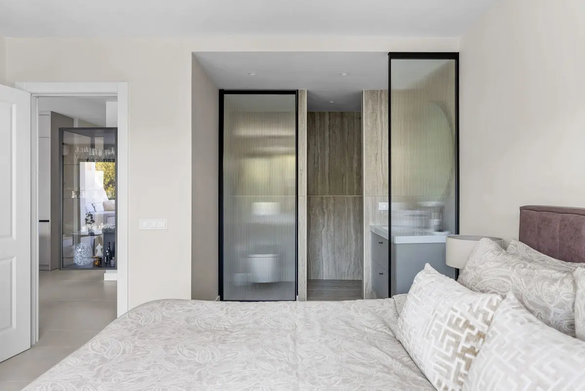 Apartament na parterze na sprzedaż w Los Almendros, Benahavis