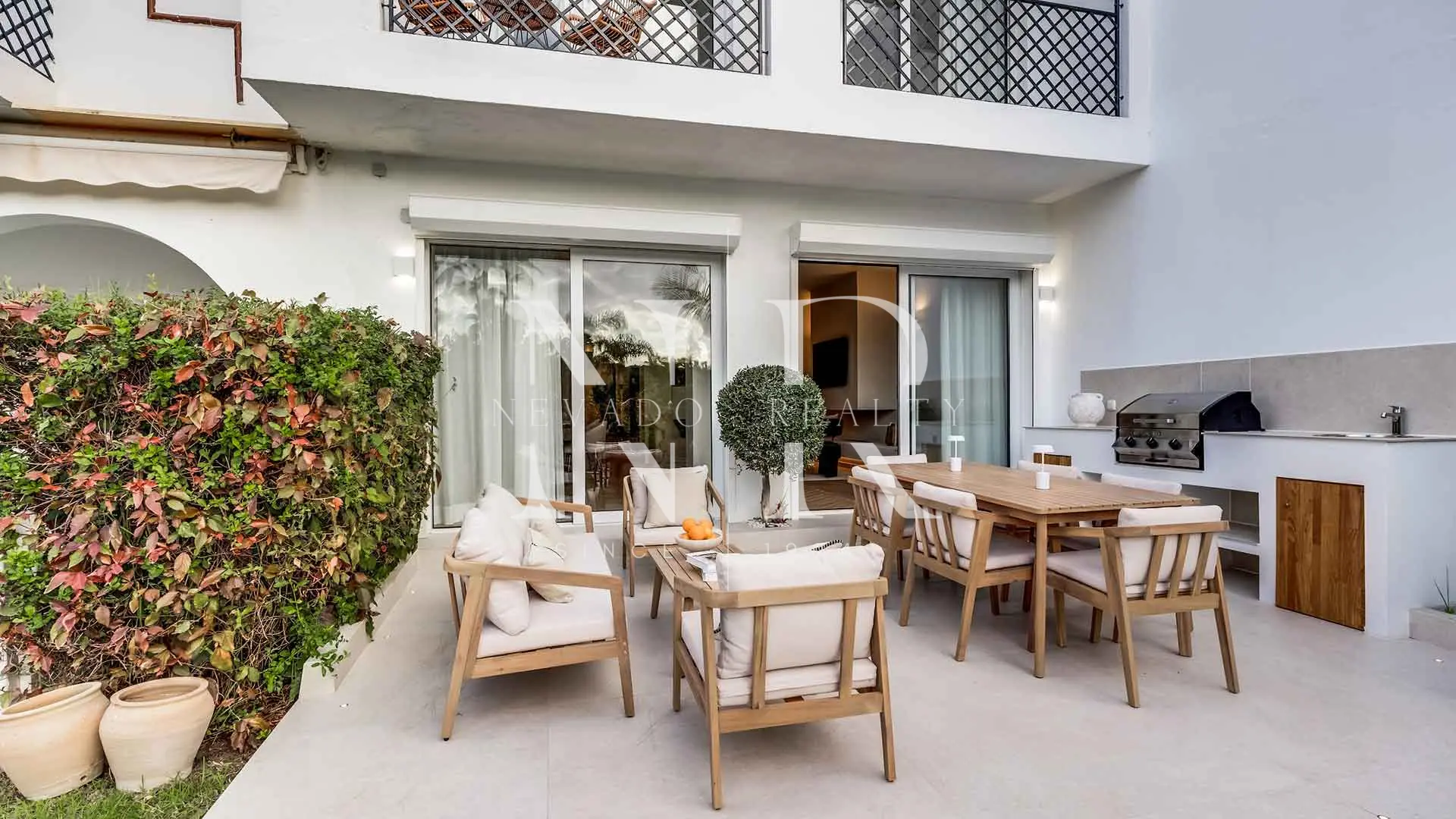 Maison mitoyenne entièrement rénovée à vendre dans le lotissement Los Potros