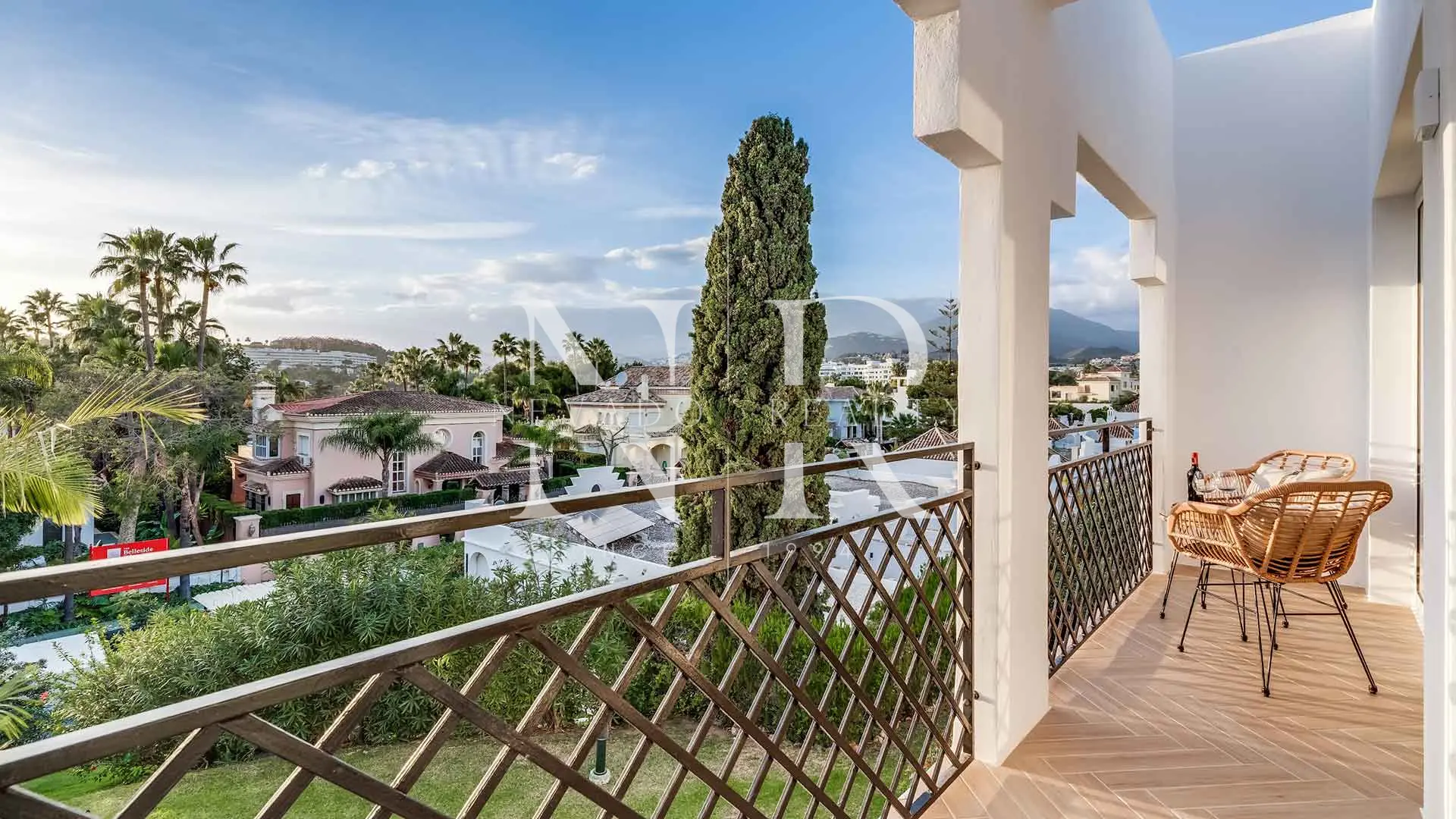 Maison mitoyenne entièrement rénovée à vendre dans le lotissement Los Potros