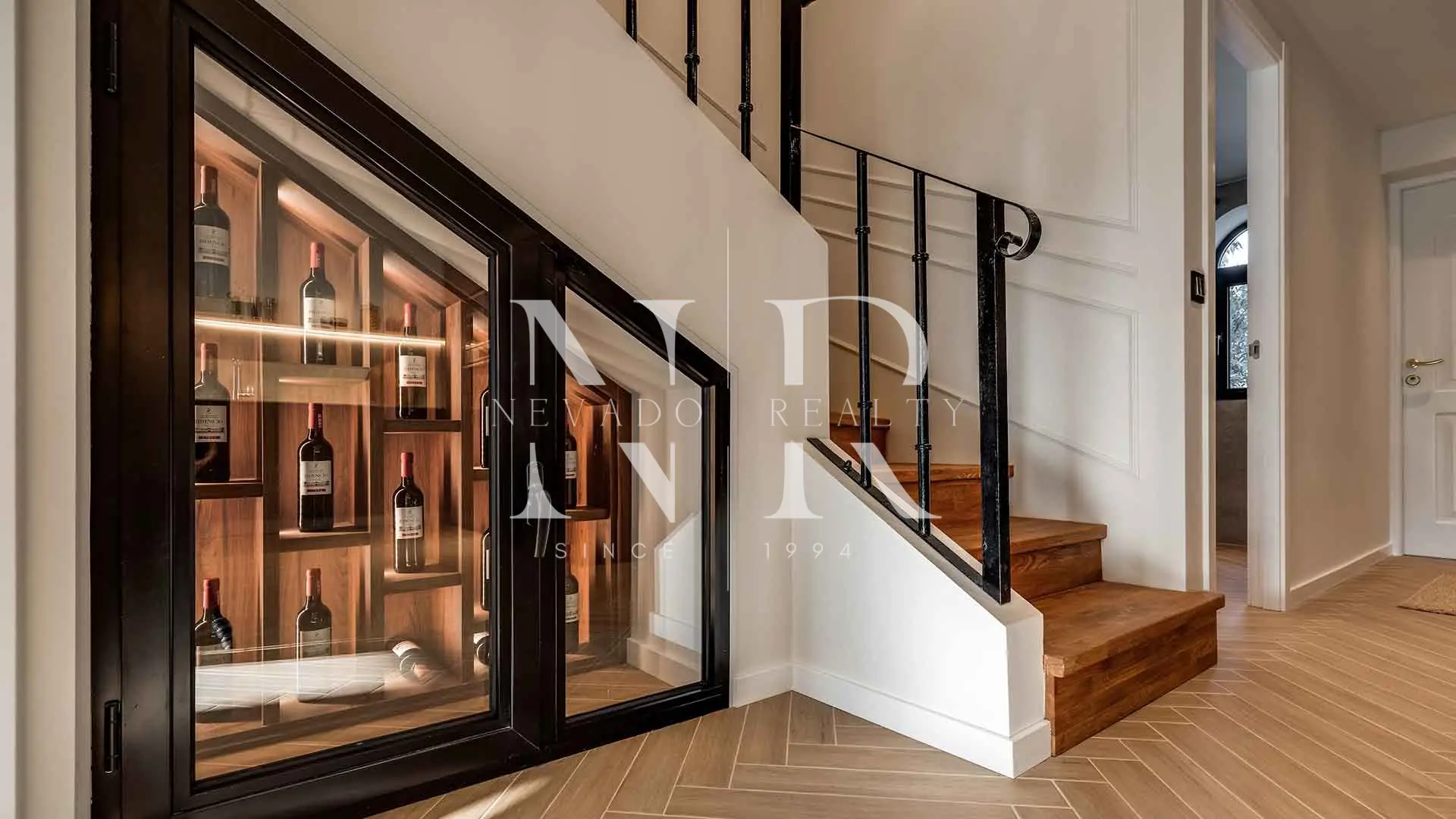 Semi-detached house in Los Potros residential area, completely refurbished, for sale