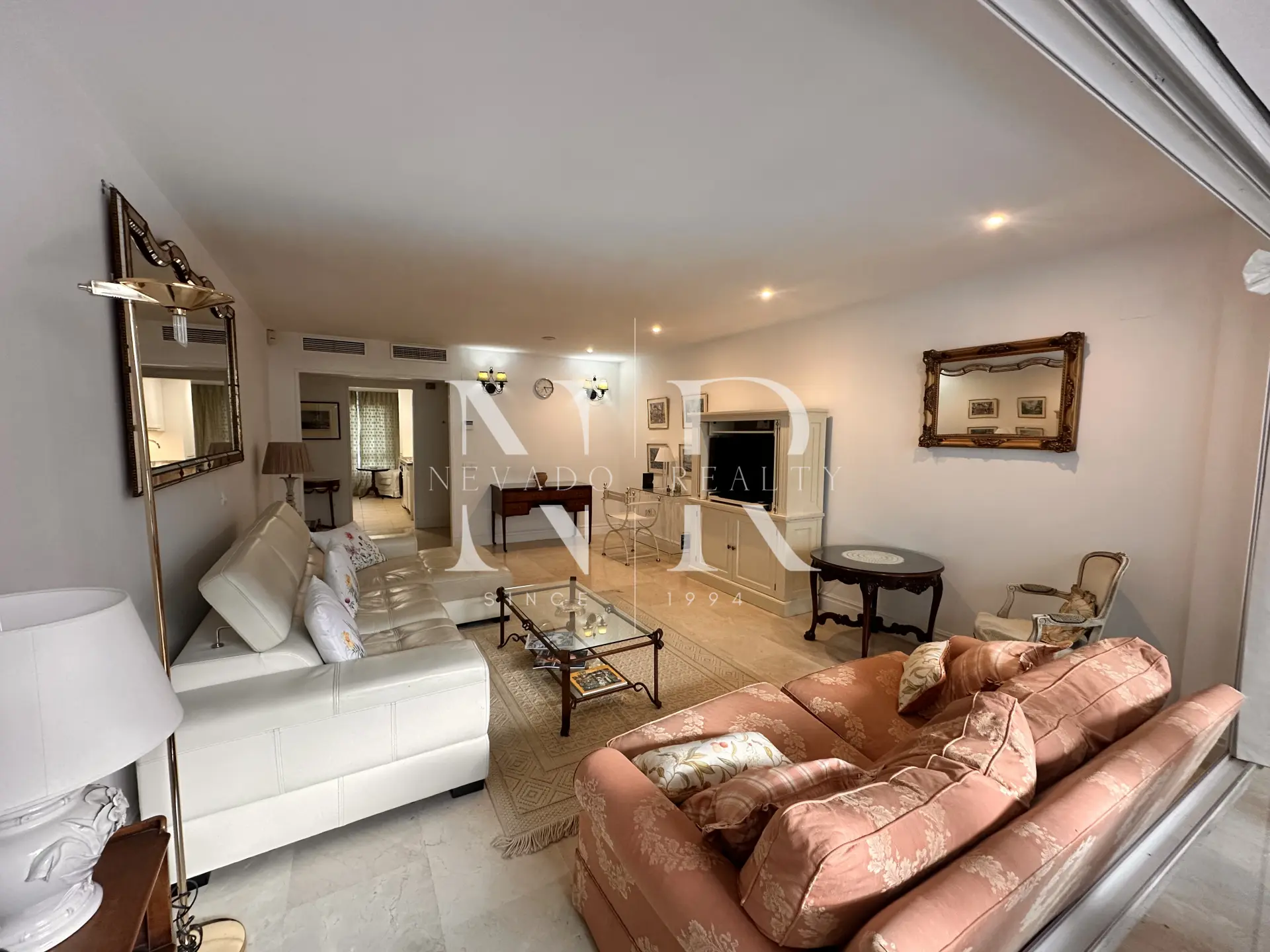 Apartamento en Urbanización Las Cañas Beach en primera línea de playa en venta