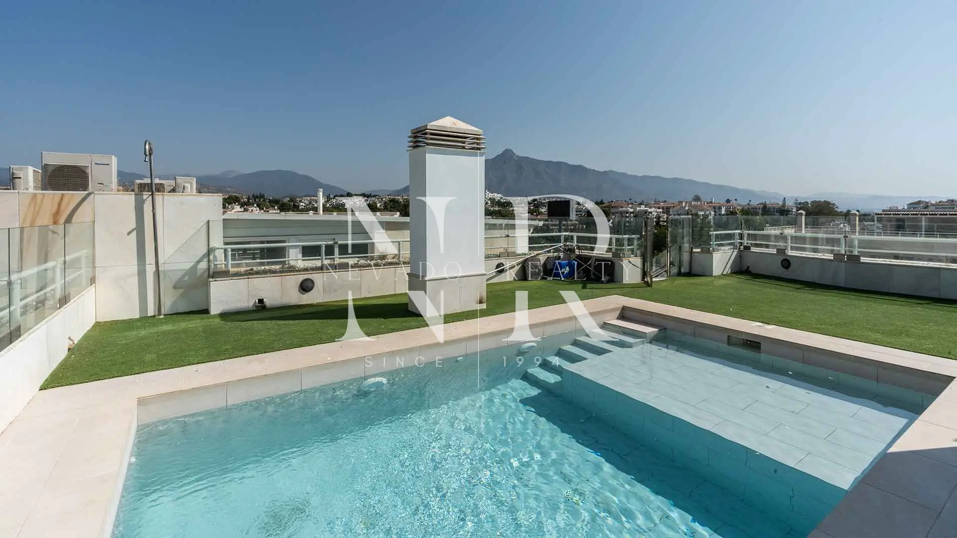 Ático con vistas al mar en Embrujo de Banús Marbella en venta