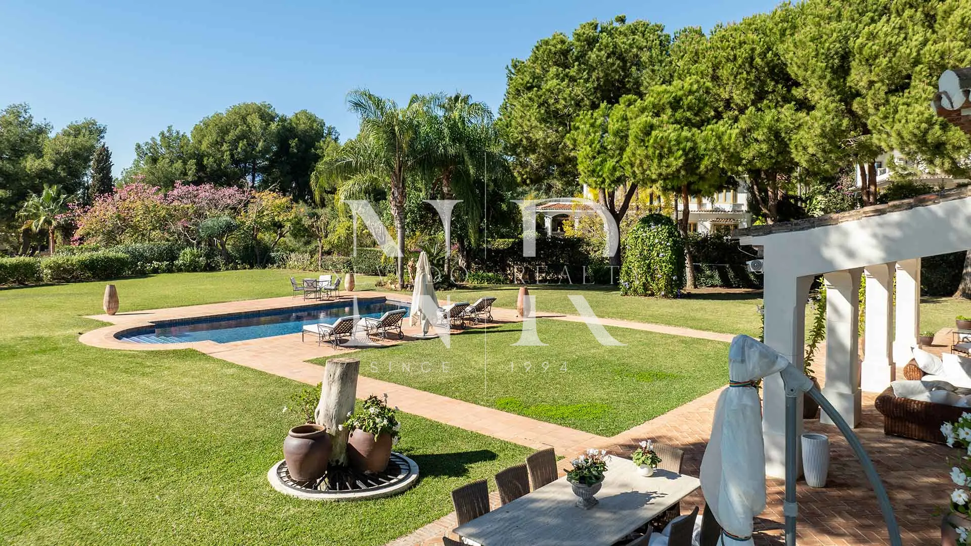 Villa à vendre dans le lotissement Altos Reales avec vue sur la mer