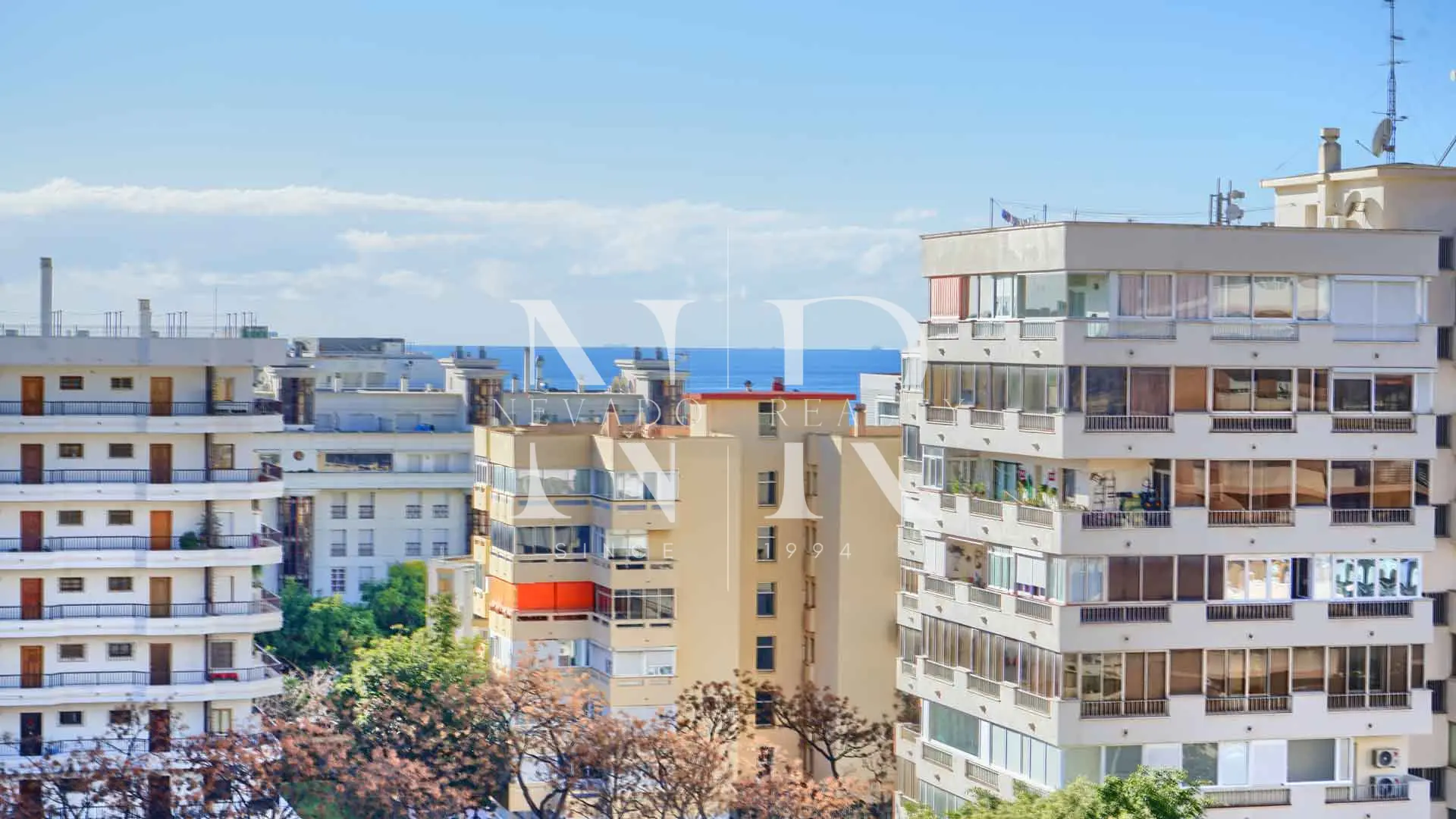 Appartement rénové à Ricardo Soriano avec vue sur la mer à louer pour une courte durée.