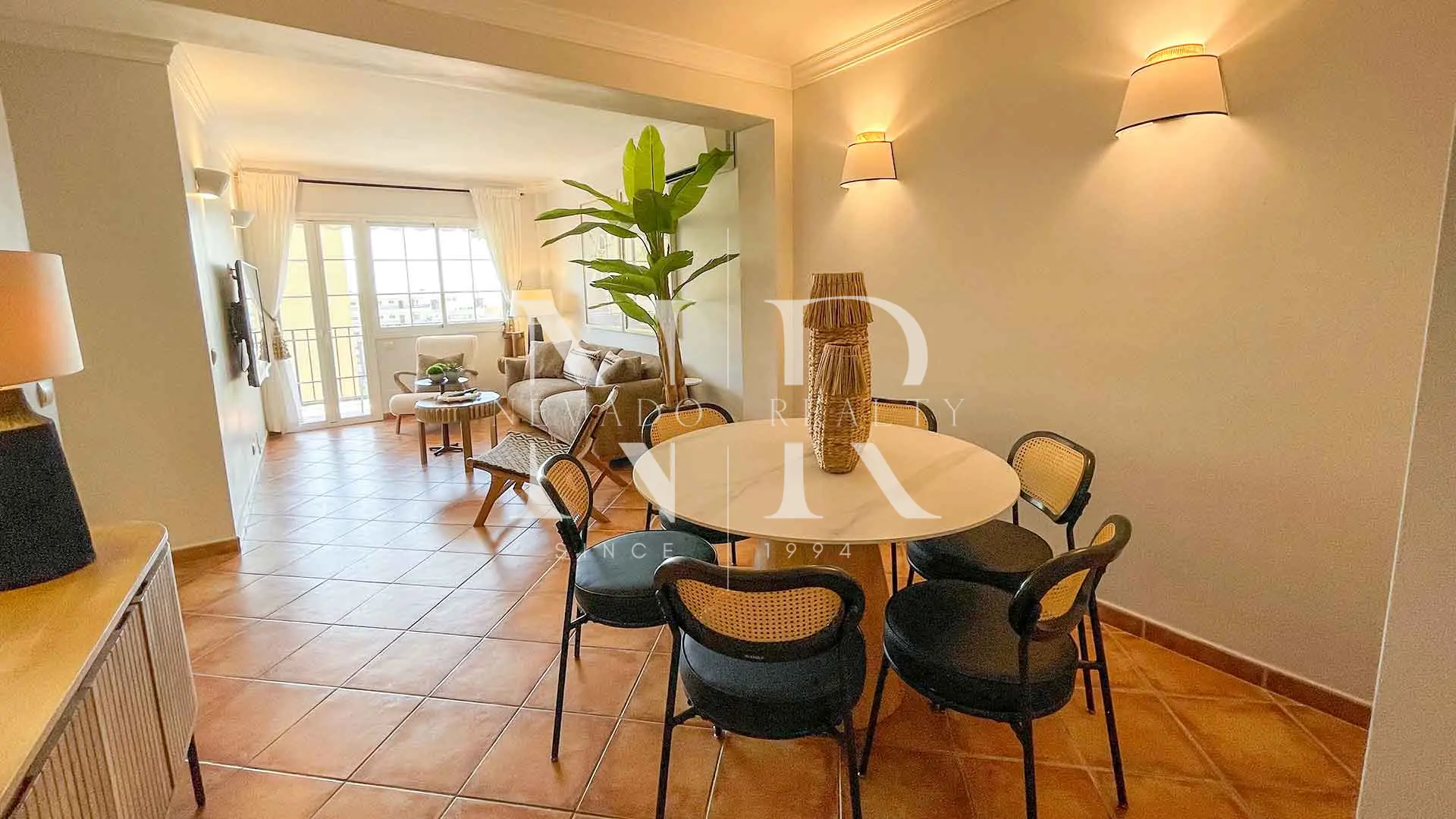 Appartement rénové à Ricardo Soriano avec vue sur la mer à louer pour une courte durée.