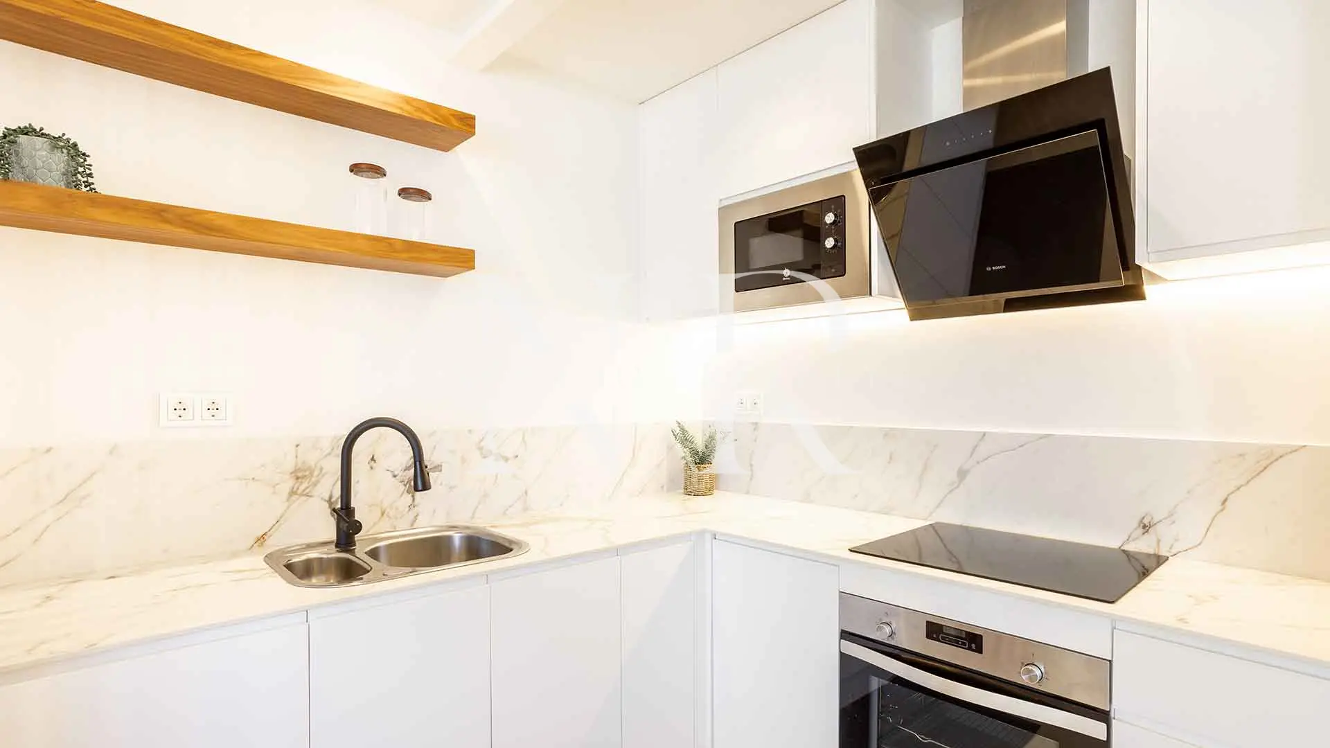 Apartamento en Paseo Marítimo Marbella con vistas al mar en venta