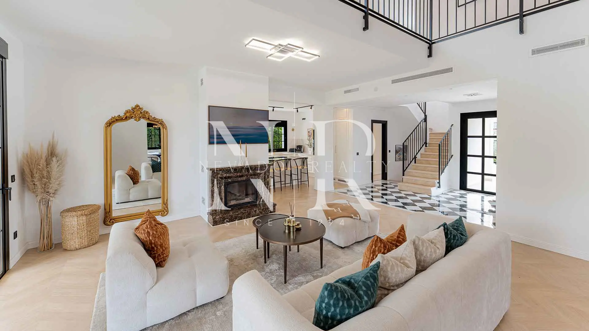 Villa entièrement rénovée à vendre dans le lotissement Monte Biarritz