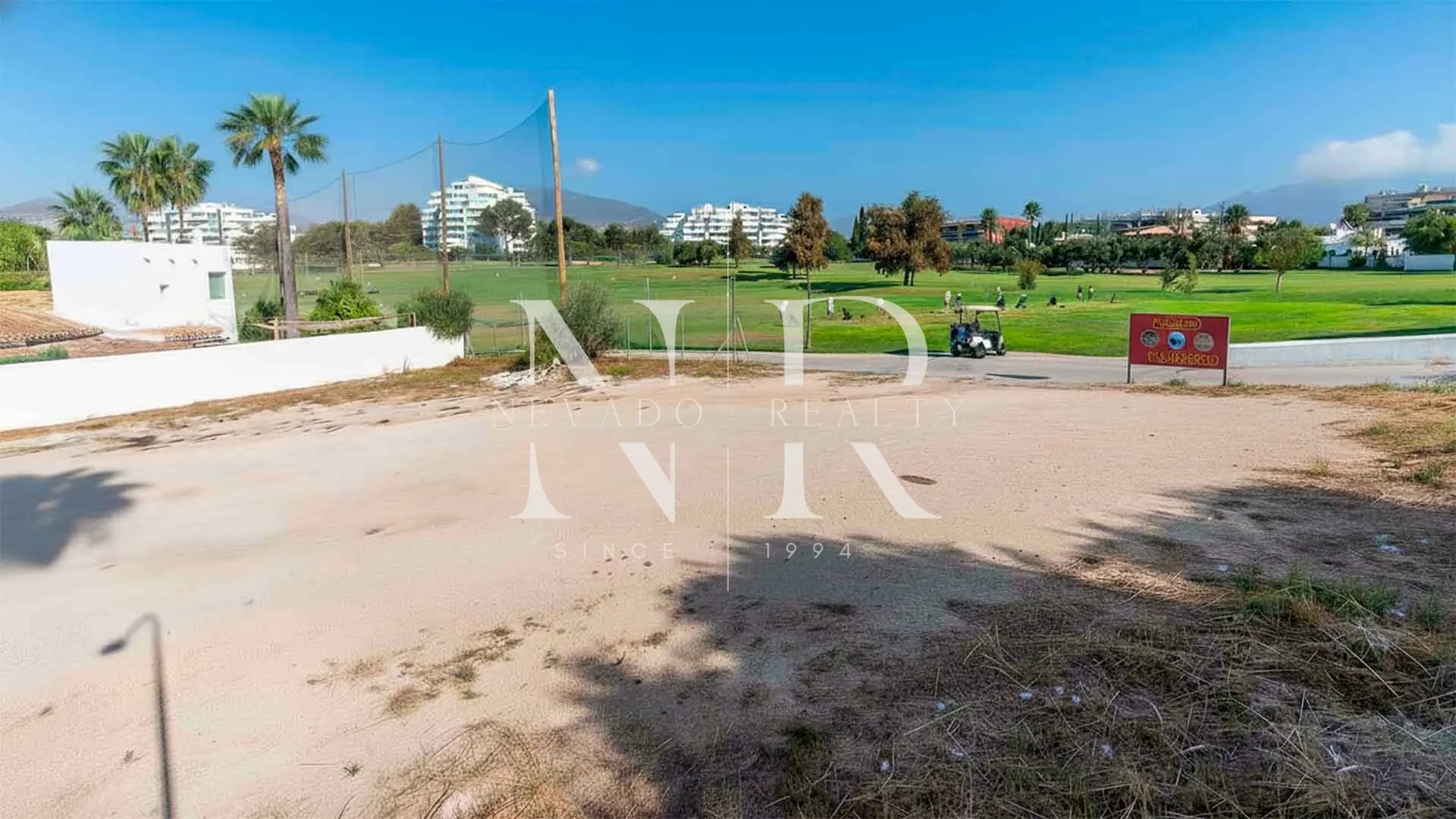 Parcela junto al Real Club de Golf de Guadalmina con vistas al golf en venta