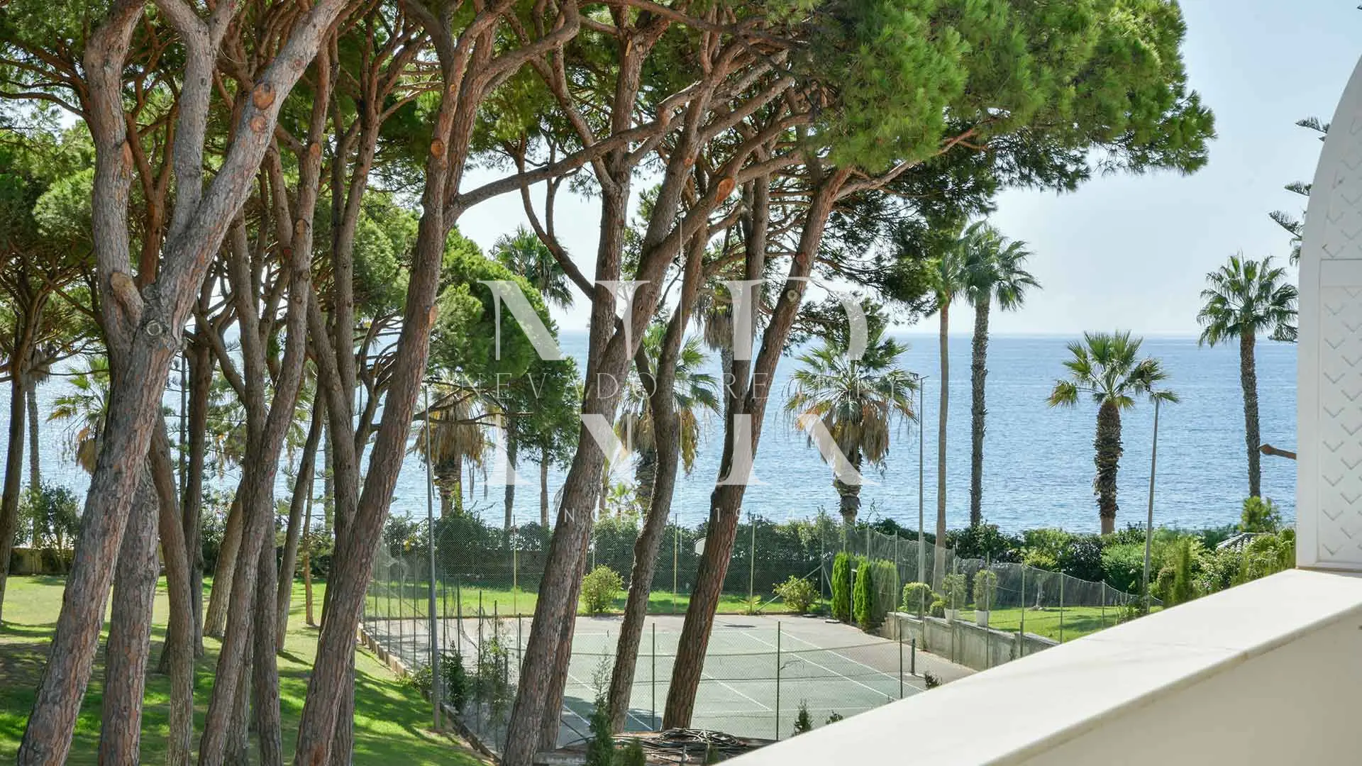 Casa adosada en Urbanización Marbellamar reformada en venta