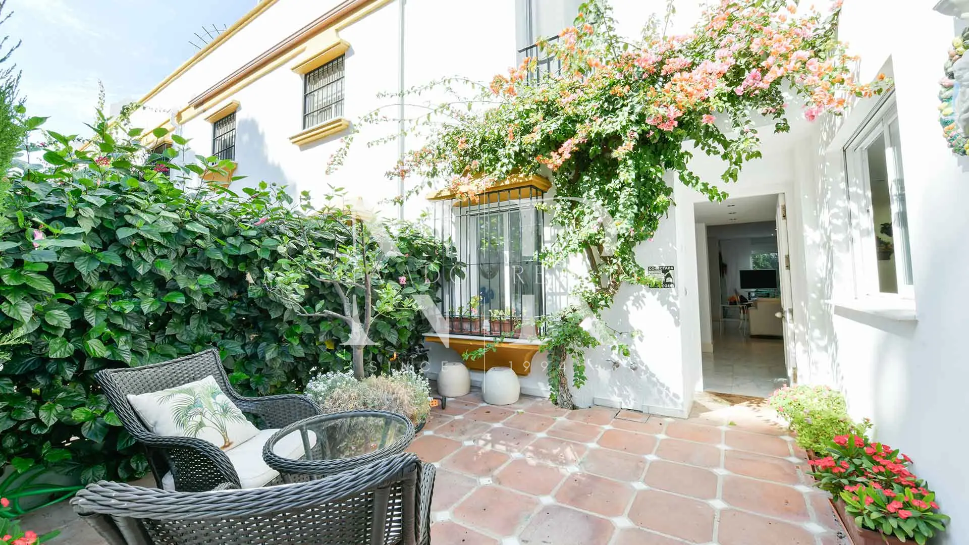 Casa adosada en Urbanización Marbellamar reformada en venta