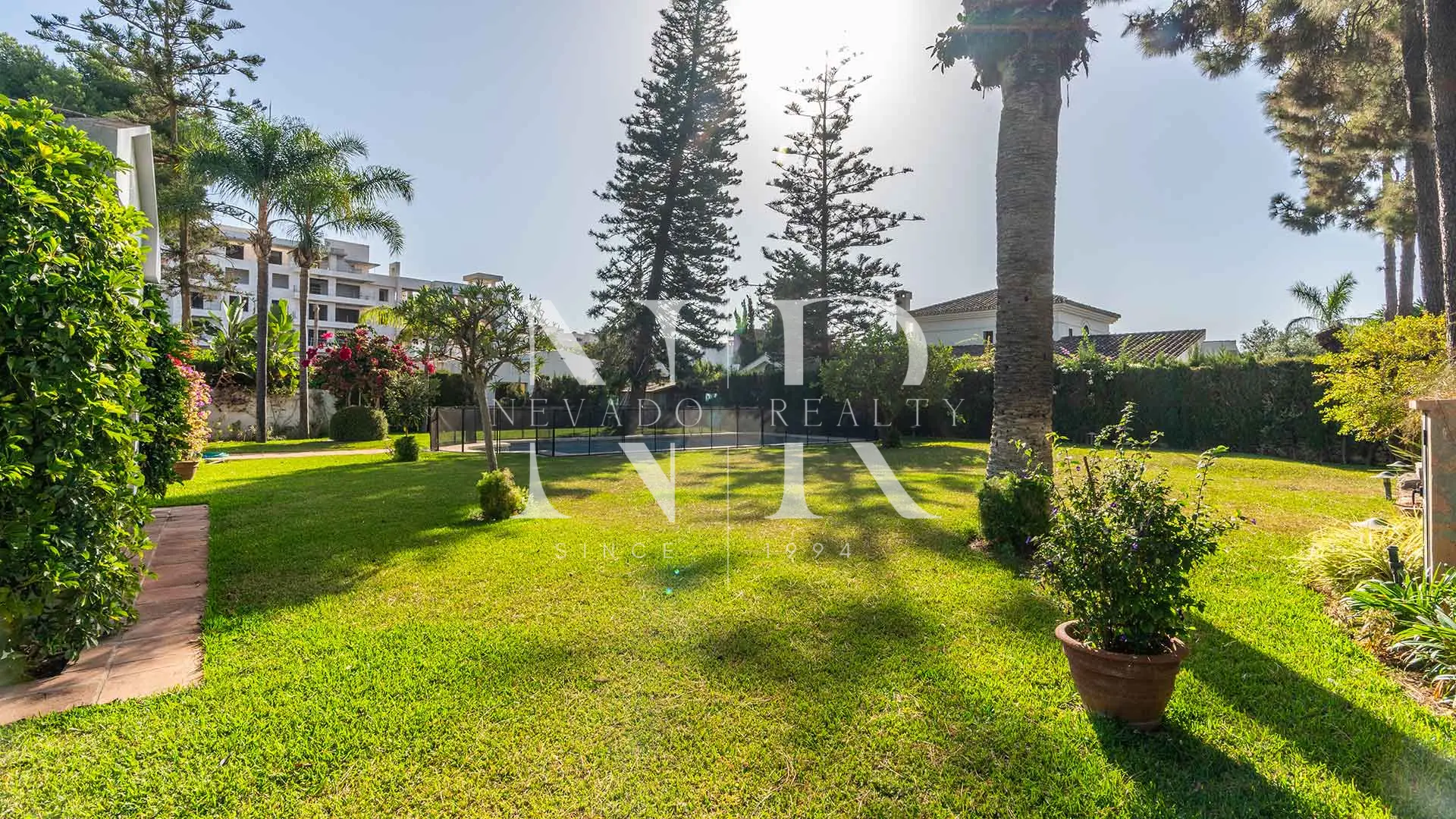 Villa en El Paraíso Barronal junto a la playa en urbanización cerrada con seguridad en venta