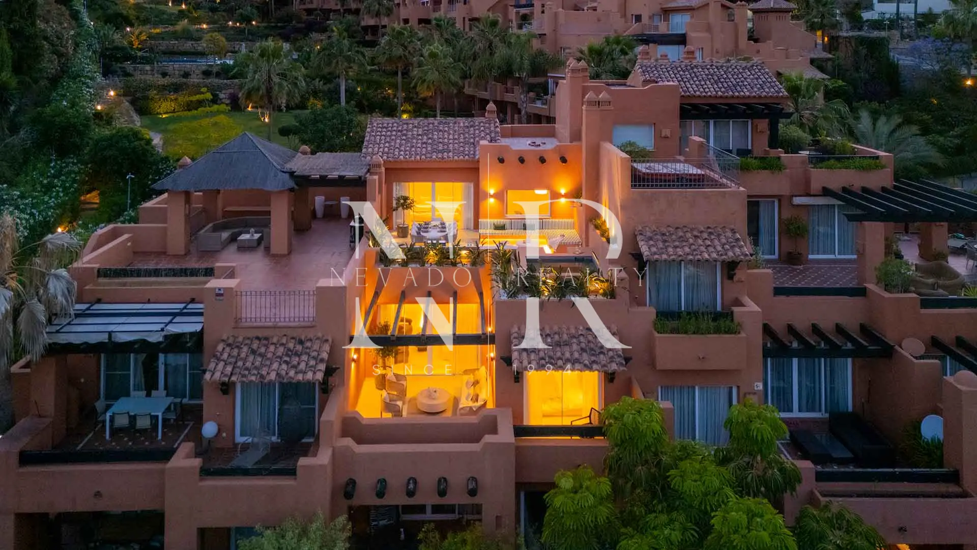 Penthouse entièrement rénové à vendre dans le complexe résidentiel Alminar de Marbella