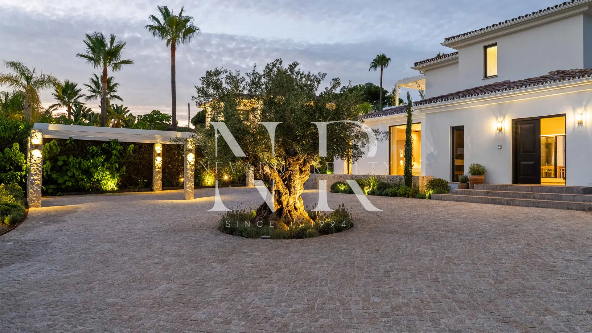 Villa for sale in Las Brisas Golf, on the first line of the golf course