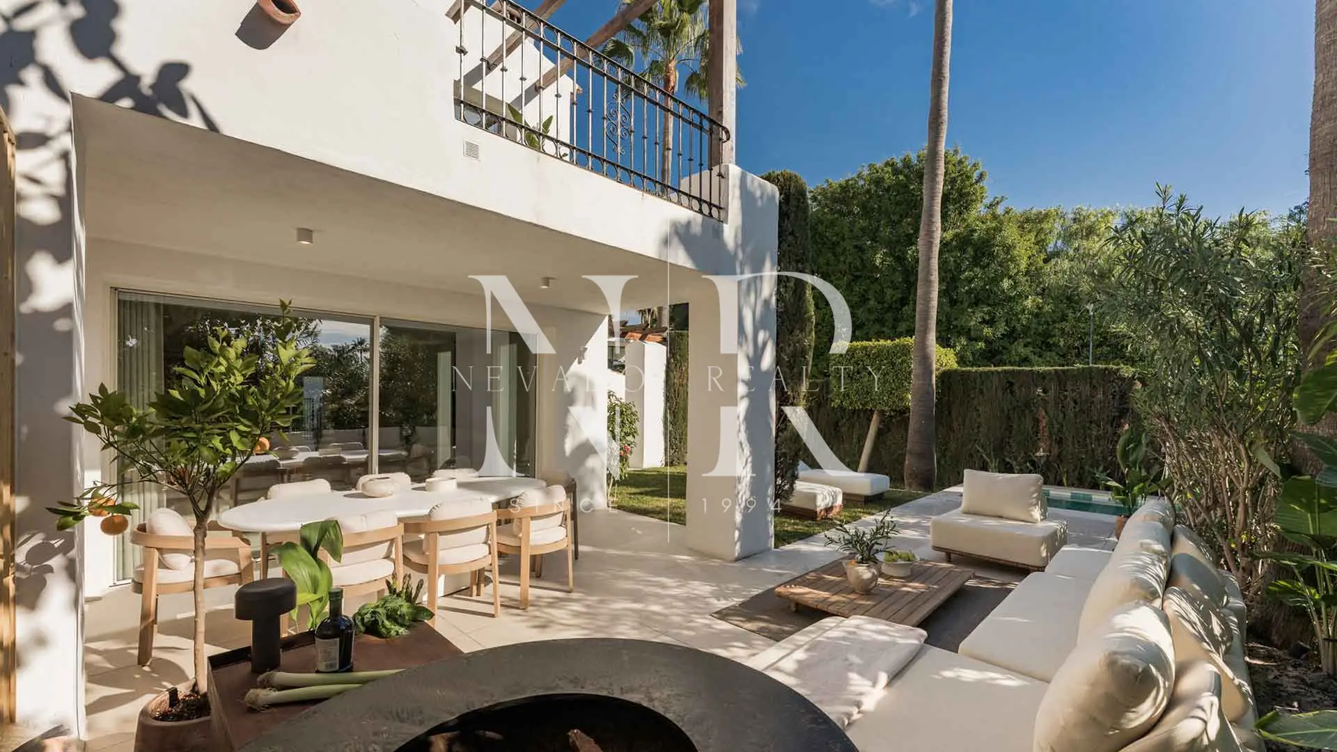 Semi-detached villa in Altos de Puente Romano for sale