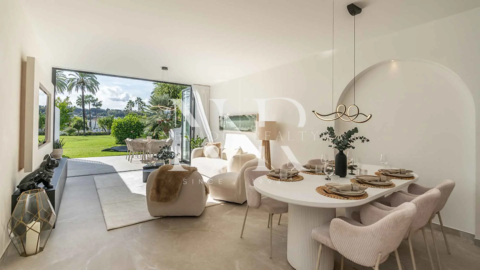 Fully renovated townhouse for sale in La Rinconada residential complex