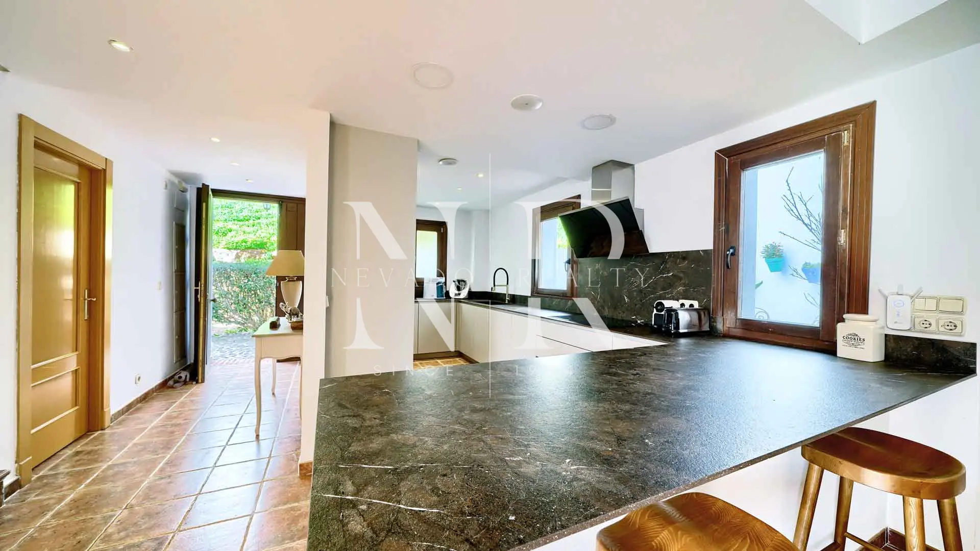 Corner townhouse in Montevideo Hills development, Benahavís, for sale