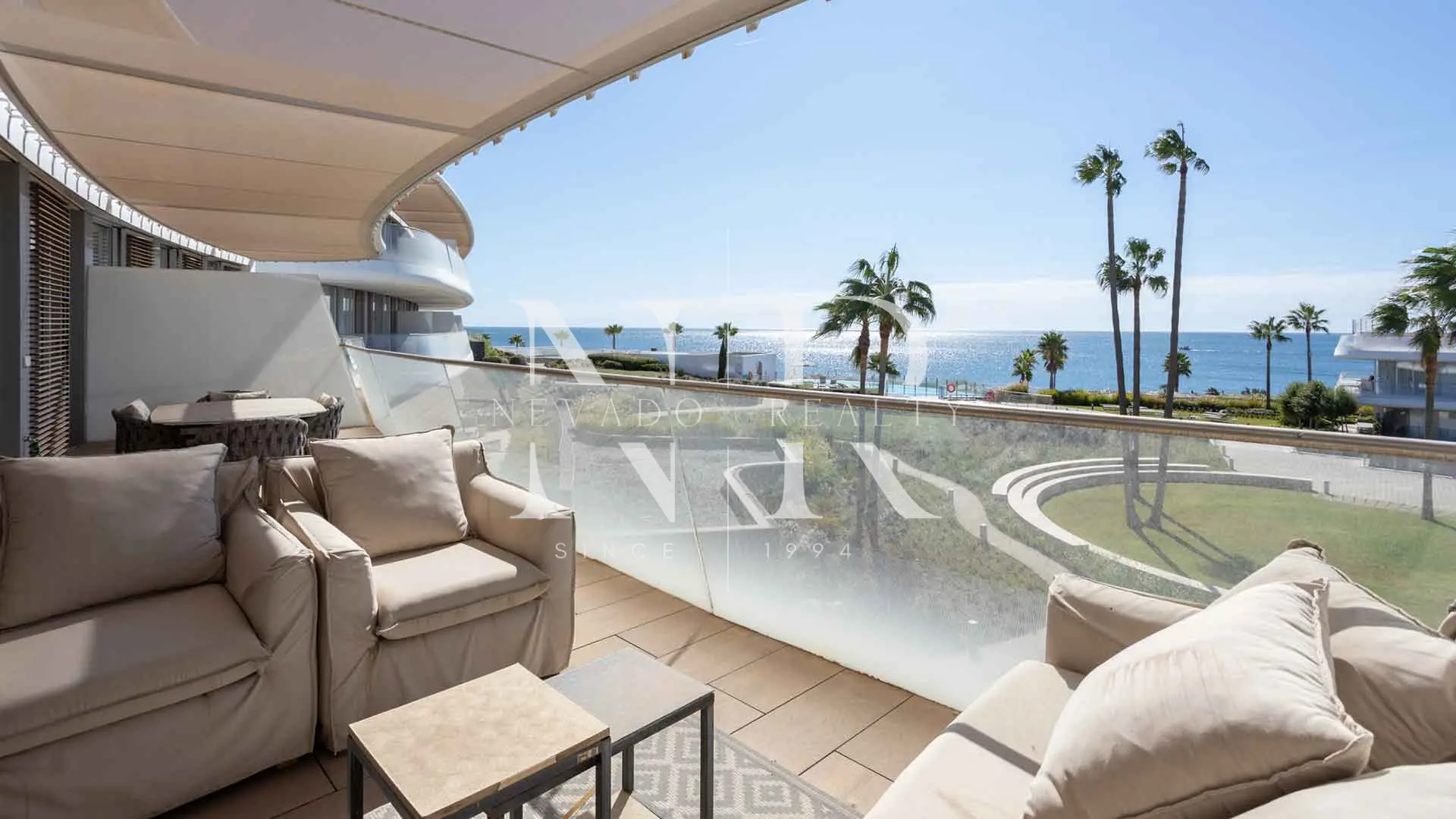 Beachfront apartment in Estepona for sale