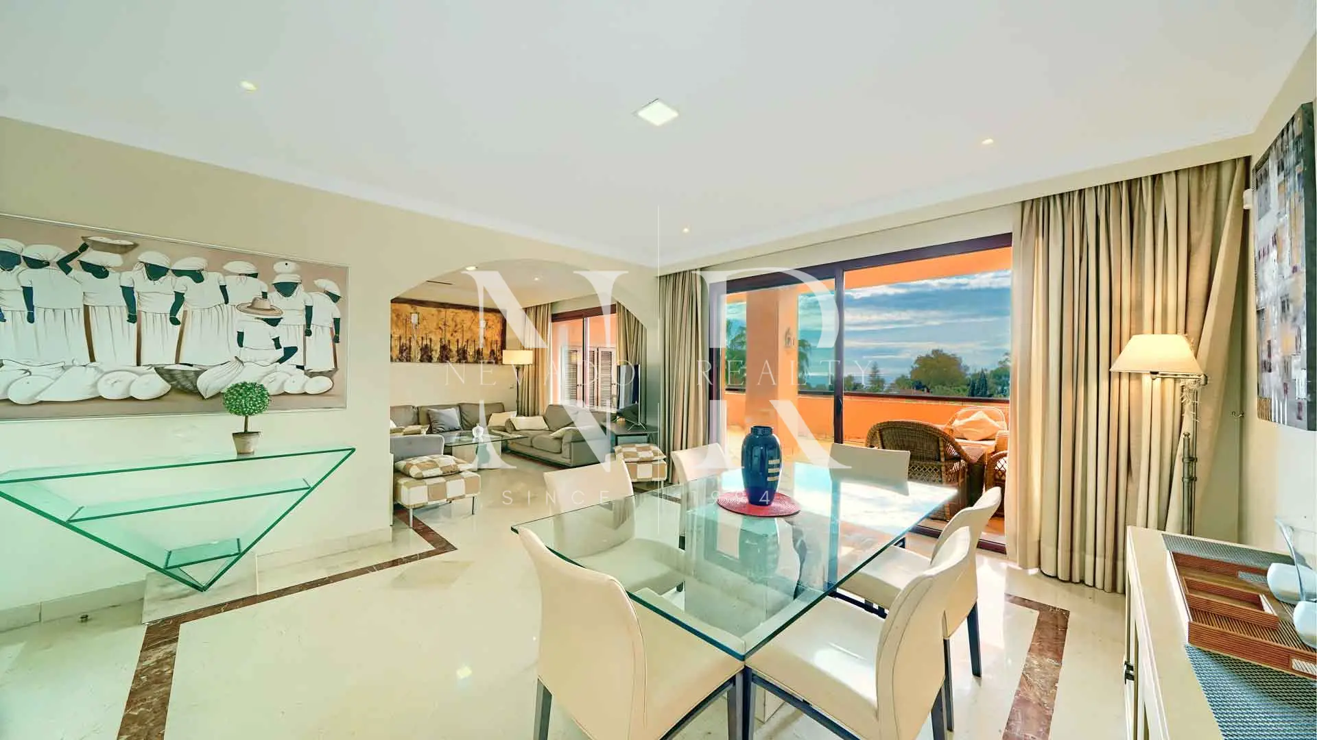 Penthouse in Gran Bahía on the beachfront for sale