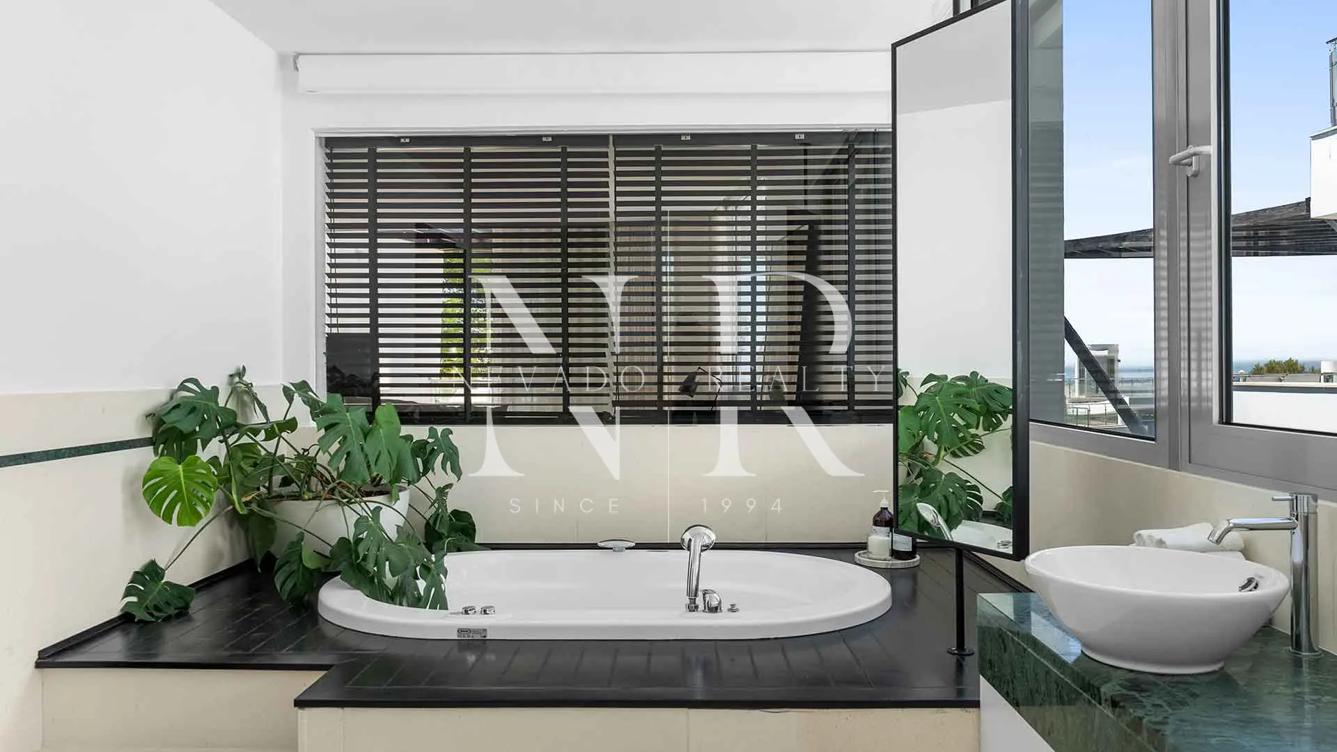 Semi-detached house with panoramic sea views in Sierra Blanca