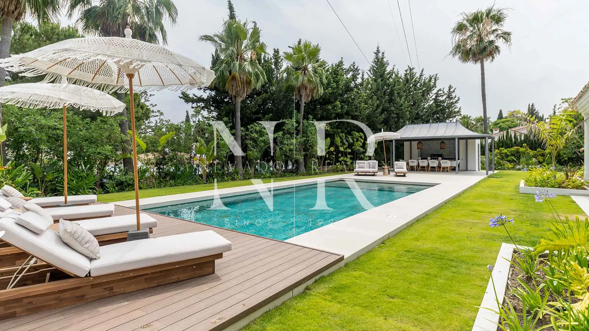 Villa en Atalaya Golf completamente renovada en venta