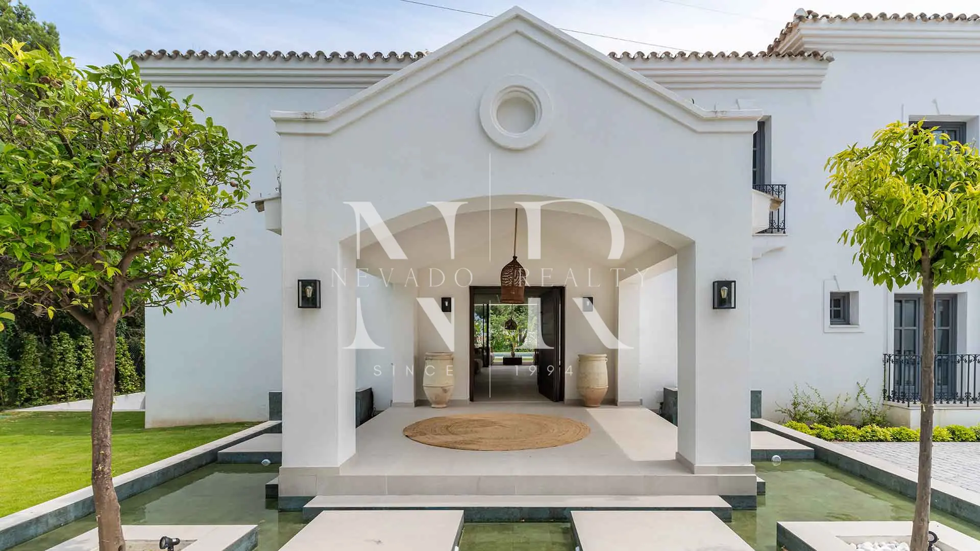 Villa en Atalaya Golf completamente renovada en venta