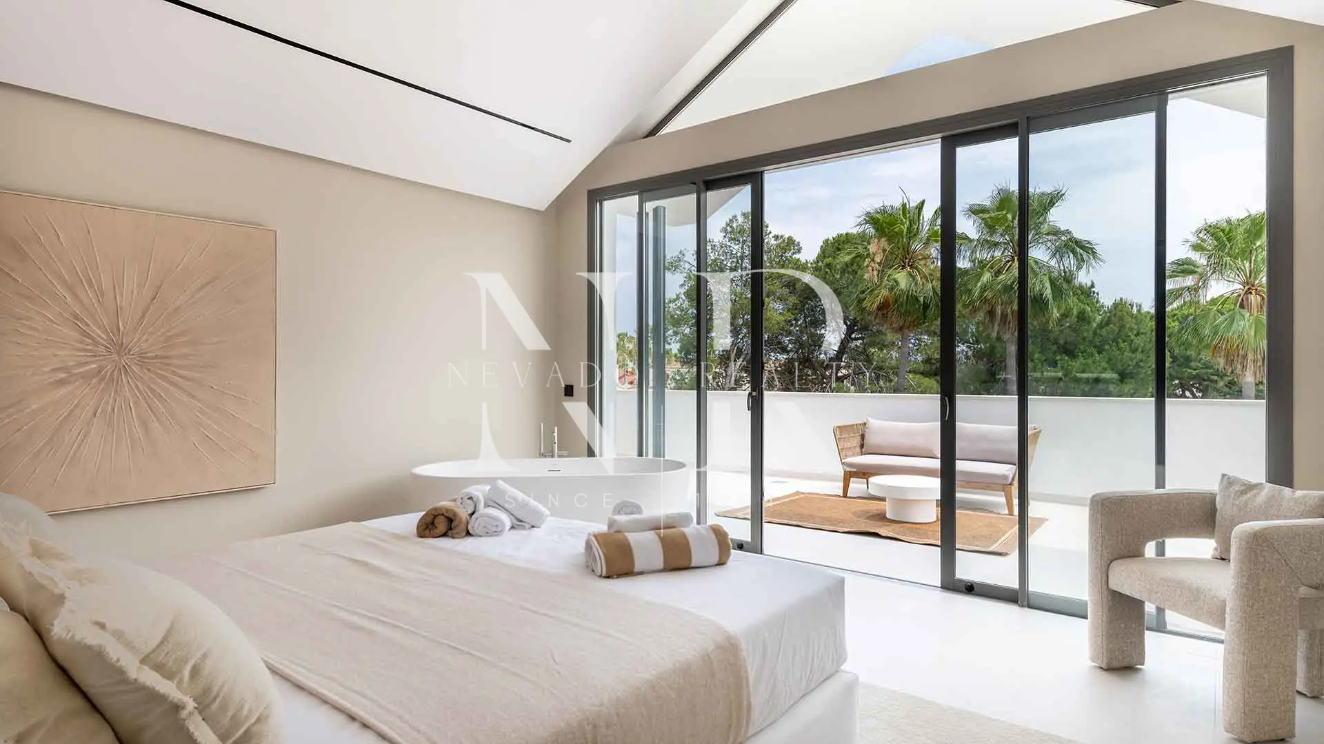 Villa en Atalaya Golf completamente renovada en venta