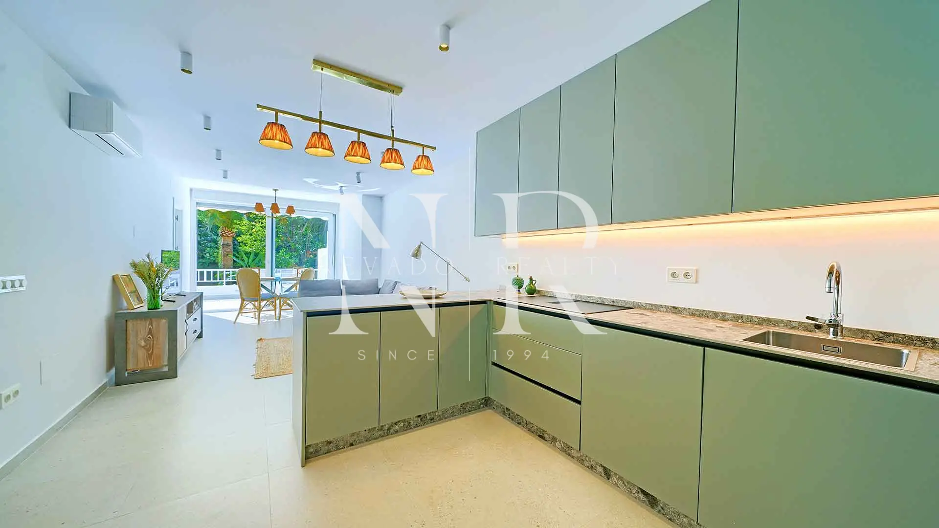 Apartment on the Golden Mile, fully renovated, second line from the beach, available for short-term rental