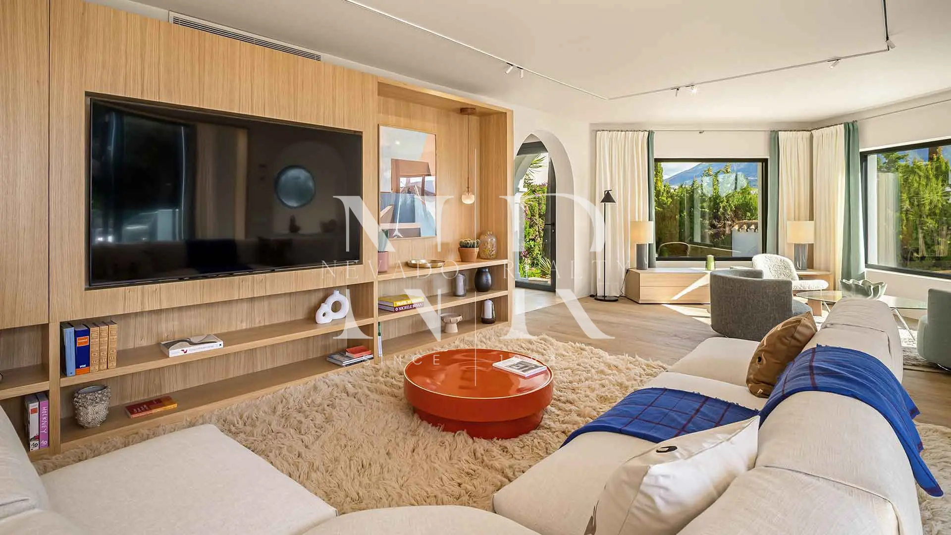 Villa en Las Brisas Golf completamente renovada en venta