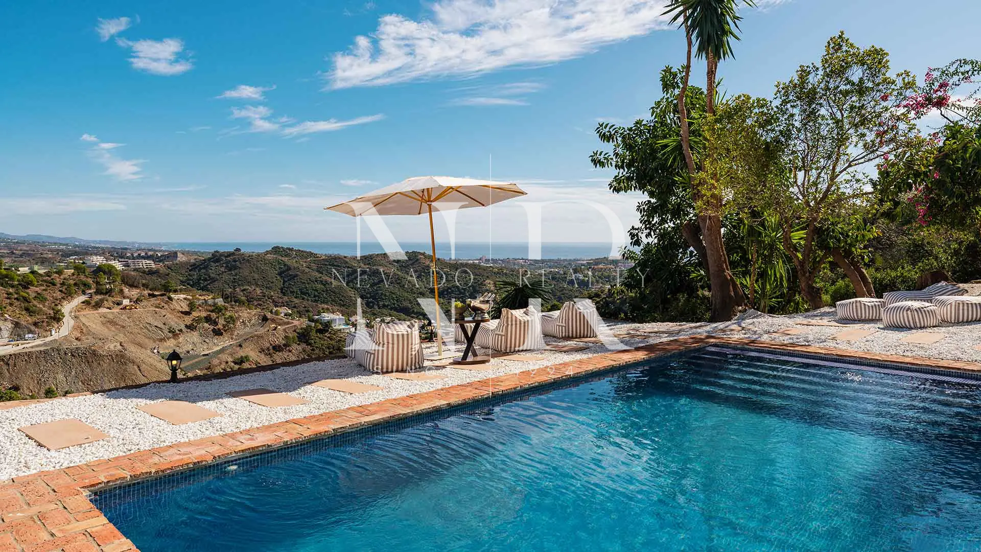 Classic Andalusian-style villa for sale in El Madroñal