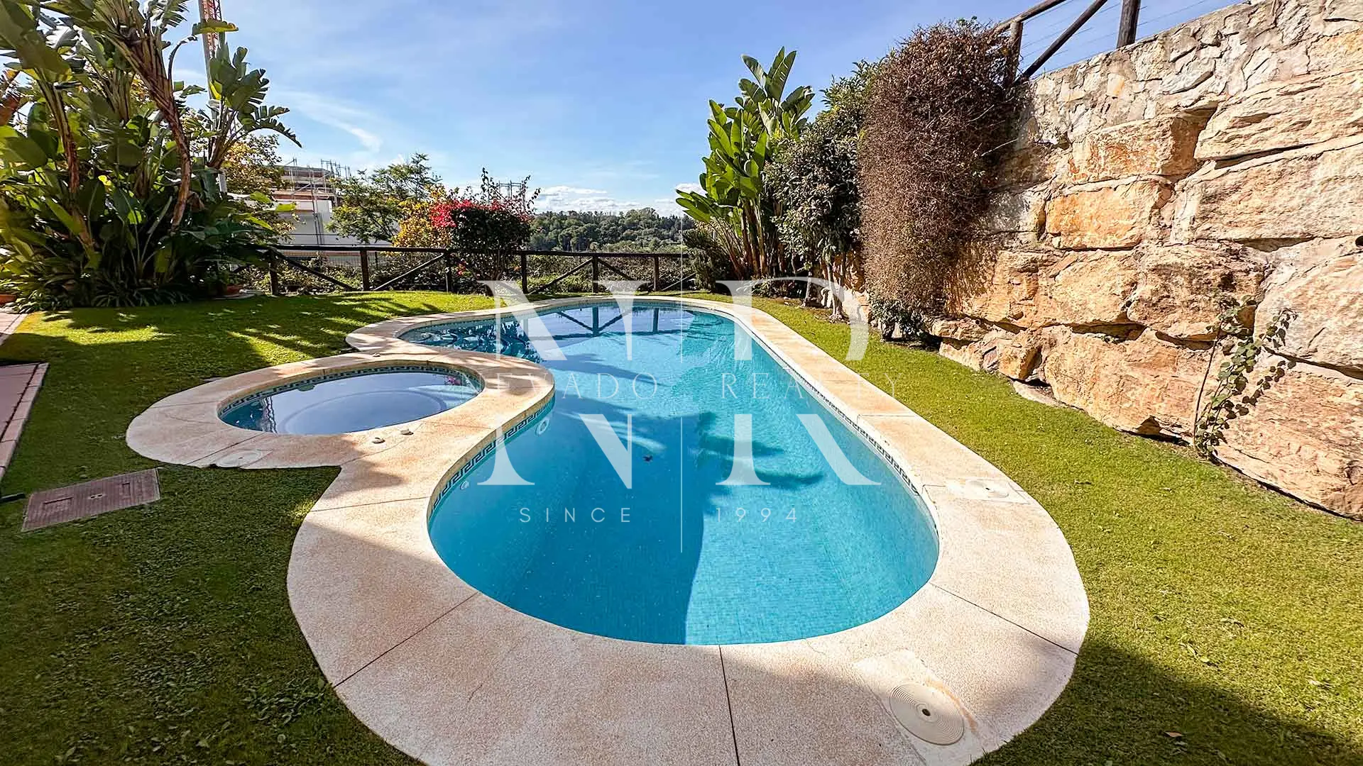 Semi-detached villa in the Santa Clara residential area available for rent long term.