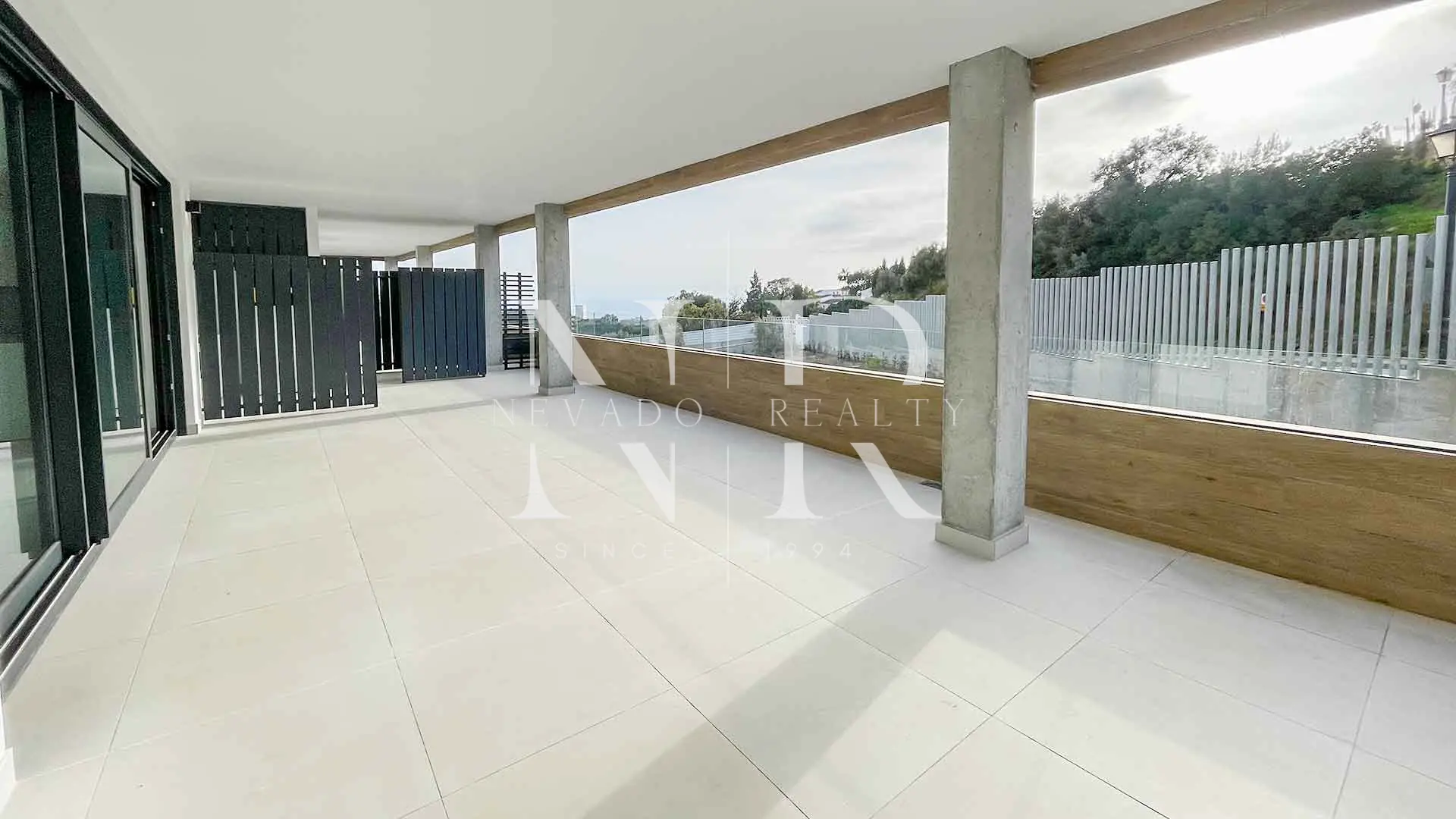 Sea-view apartment in Altos de los Monteros for long-term rental