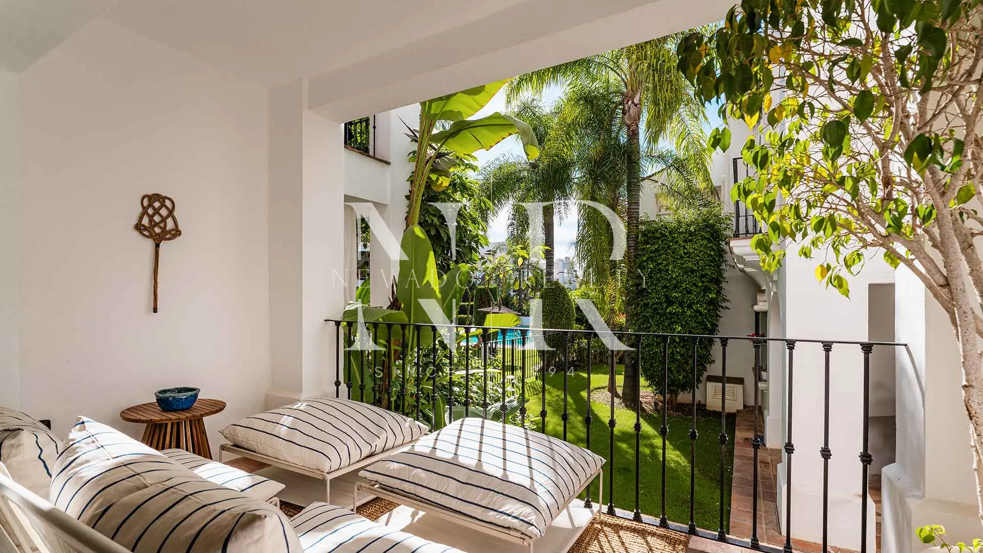 Completely renovated apartment for sale in the Montebello Hills complex