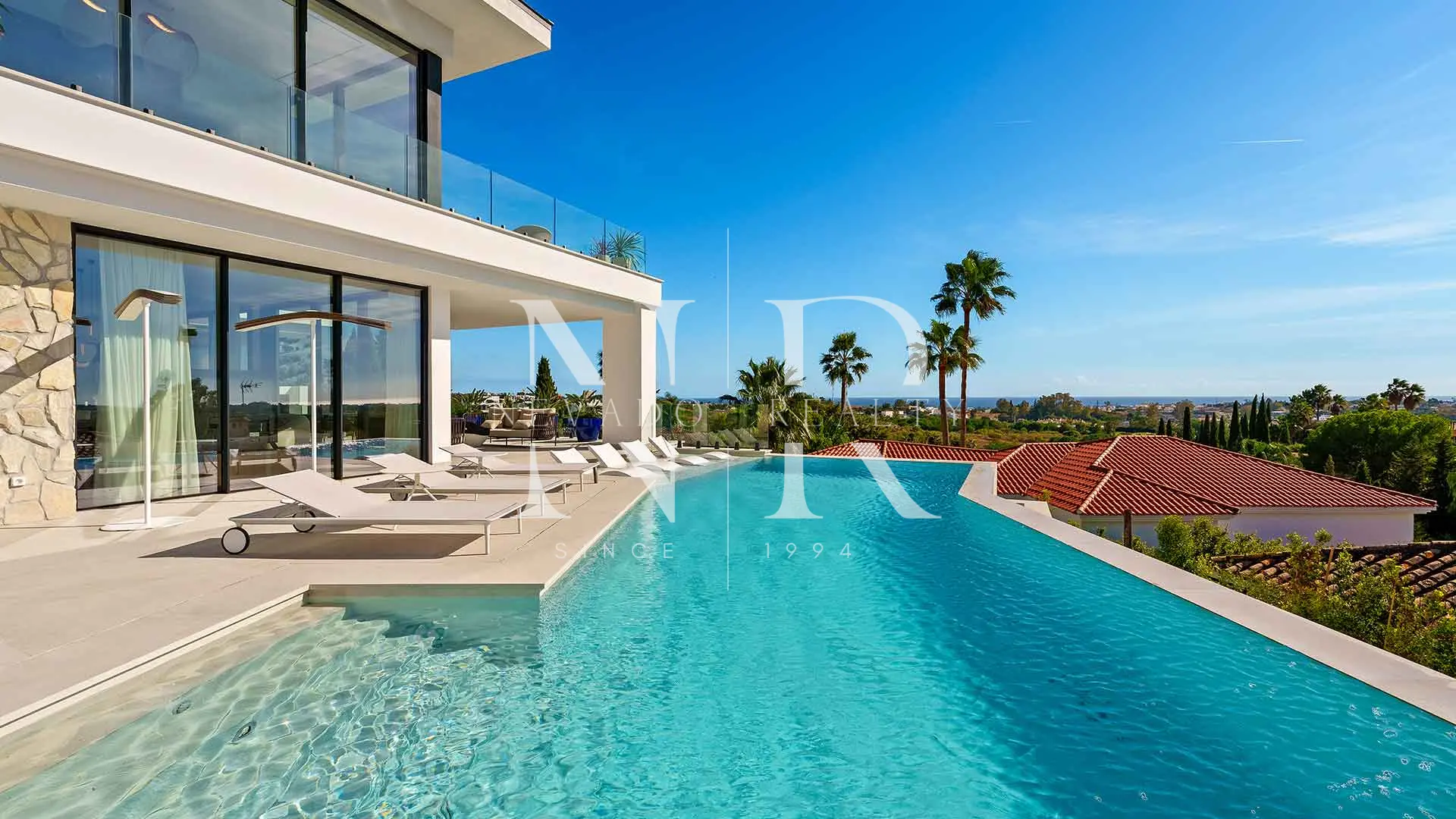 Newly built villa in La Quinta with panoramic sea views for sale