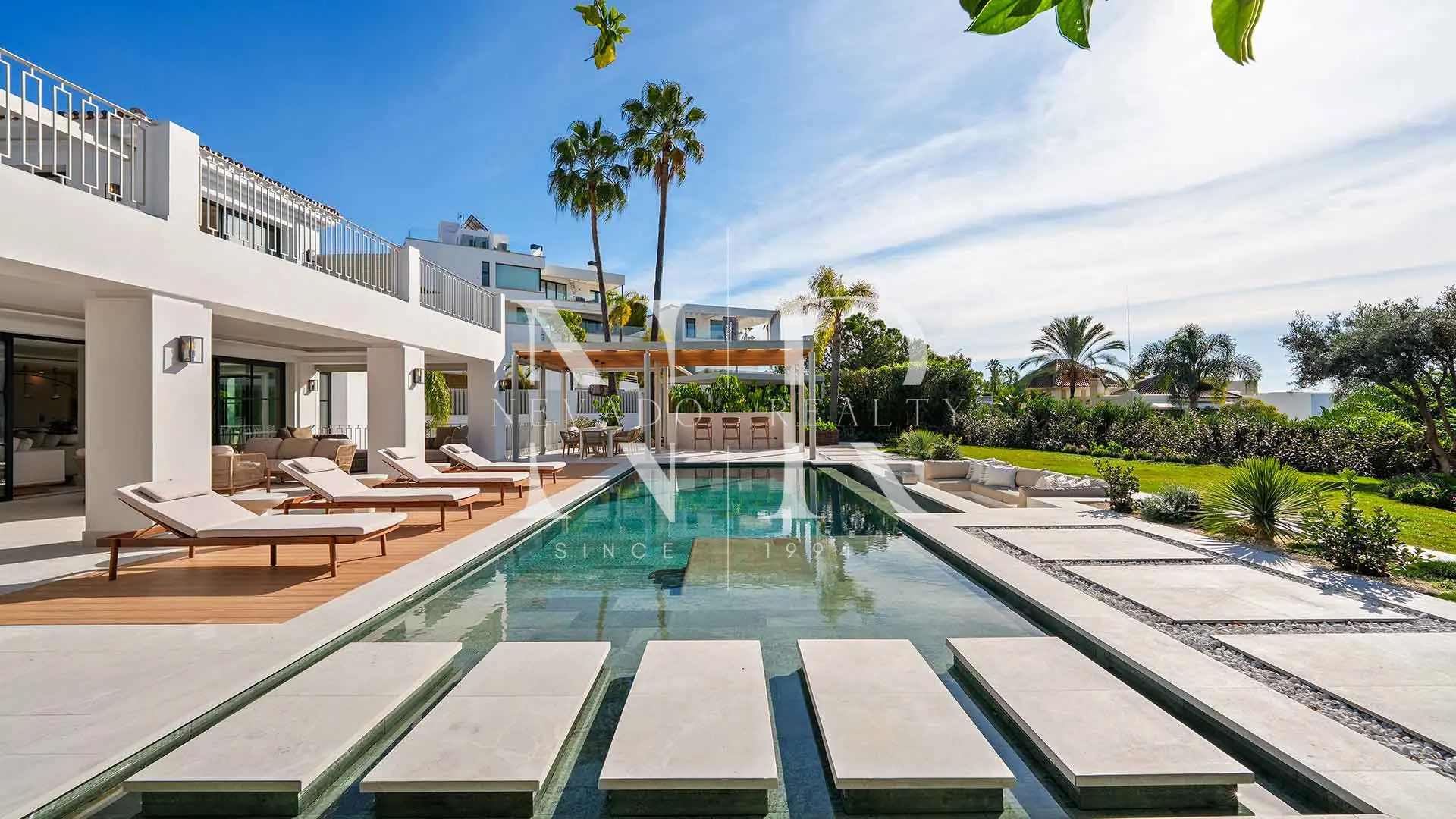 Villa à El Herrojo avec vue panoramique sur la mer à vendre