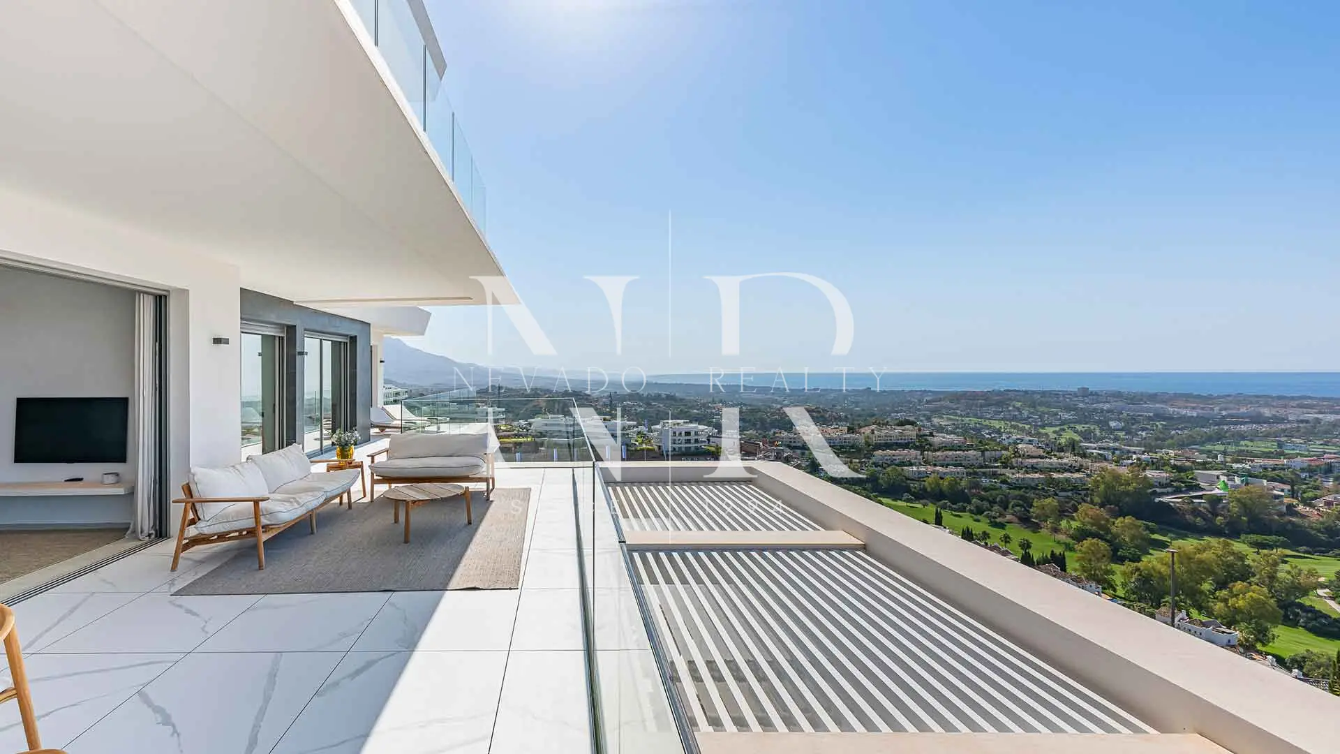 Apartment in Byu Hills development with panoramic sea views for sale