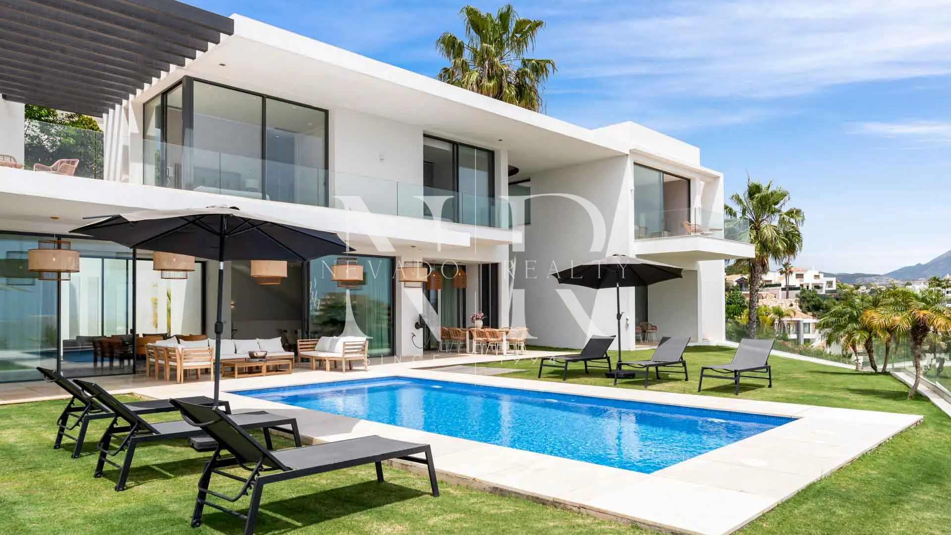 Elegant sea-view villa in La Alquería, Benahavís for Sale