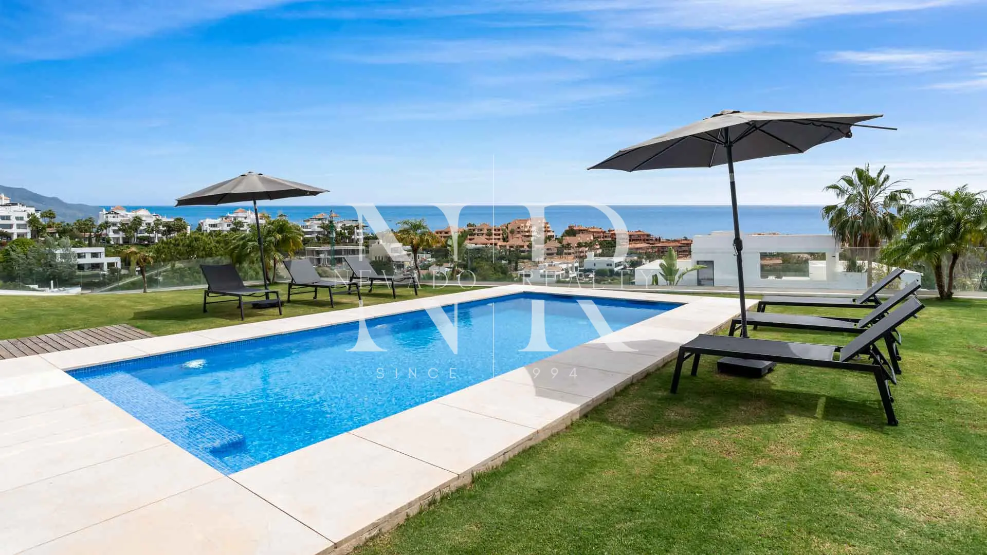 Elegant sea-view villa in La Alquería, Benahavís for Sale