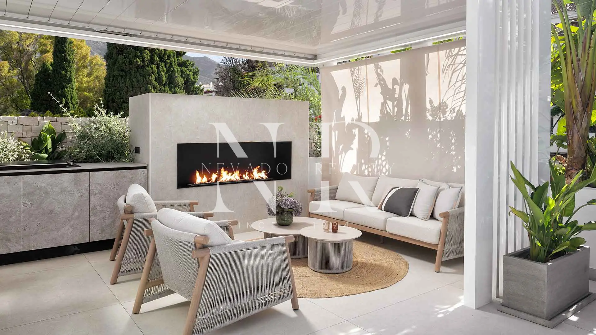 Penthouse with private pool for sale in Marbella Golden Mile