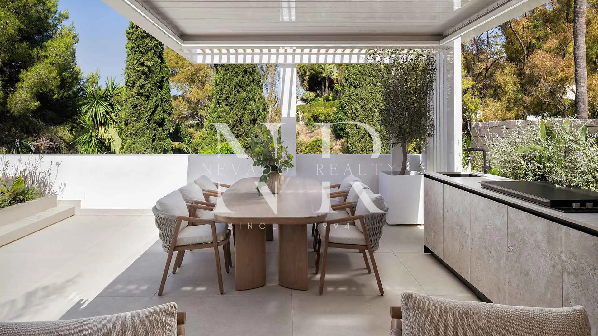 Penthouse with private pool for sale in Marbella Golden Mile