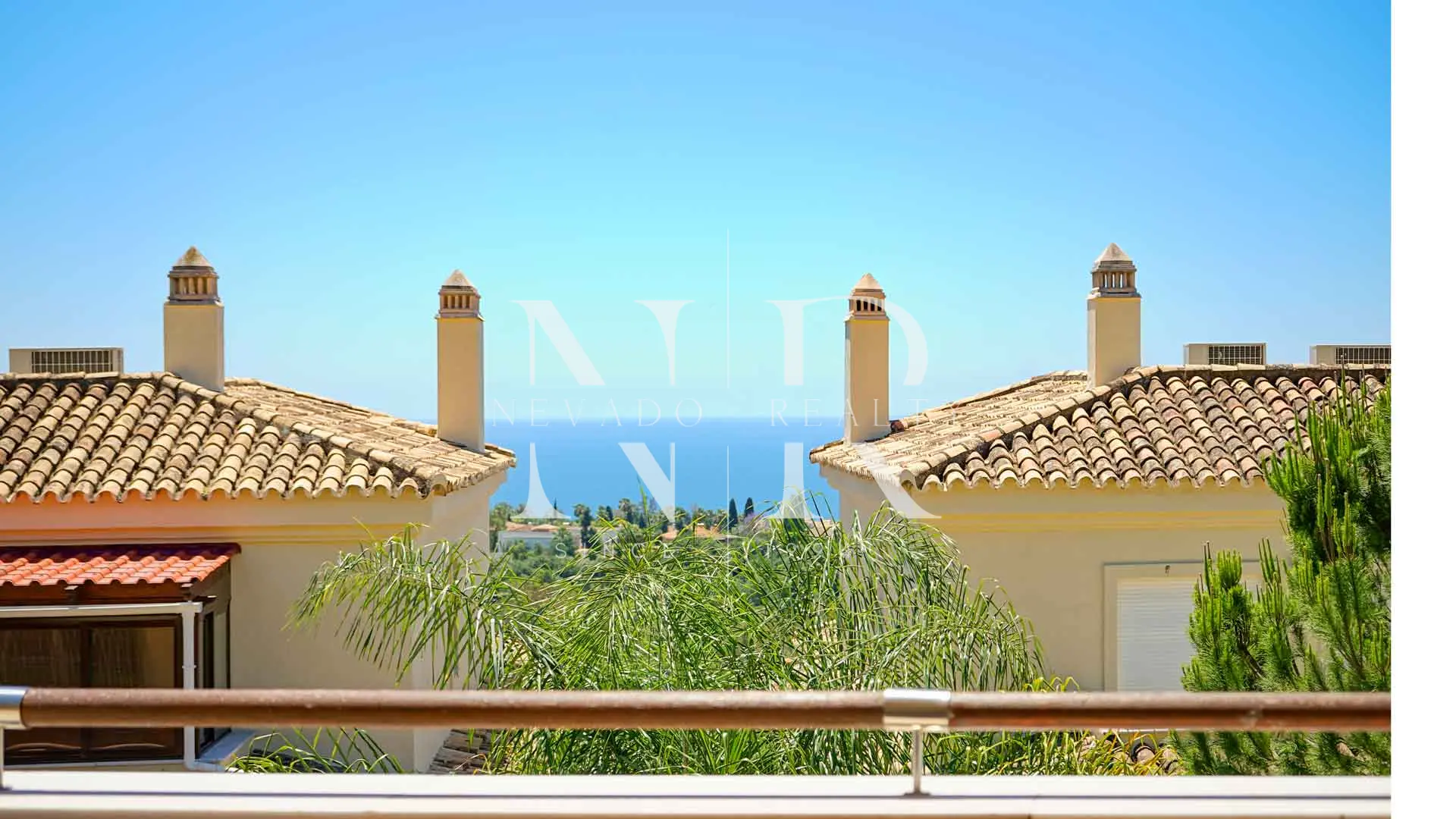 Sea View Apartment for Sale in Condado de Sierra Blanca, Marbella