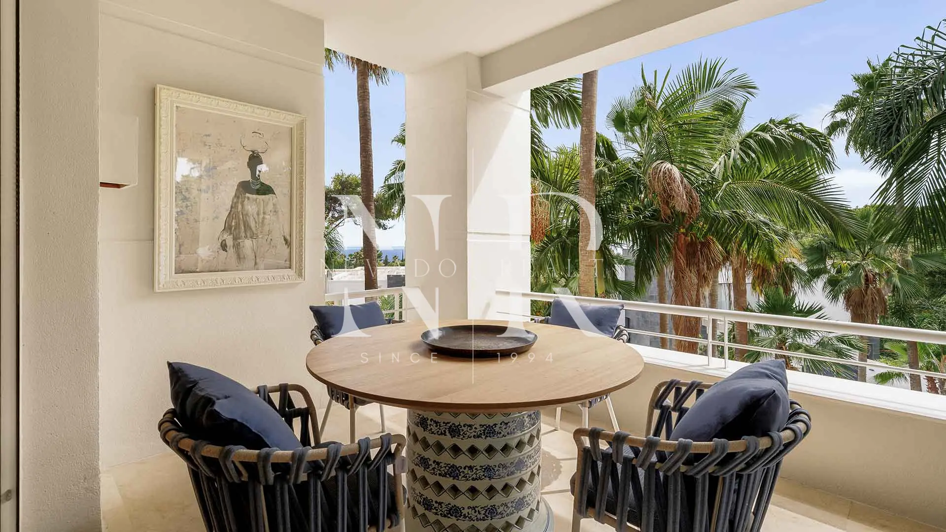 Sea-view apartment in El Retiro de Nagüeles, Marbella for sale