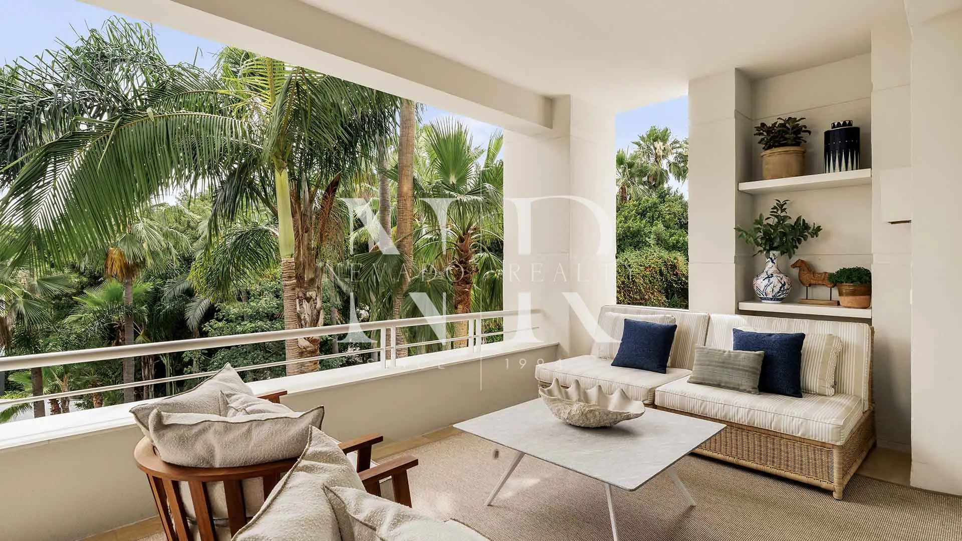 Sea-view apartment in El Retiro de Nagüeles, Marbella for sale