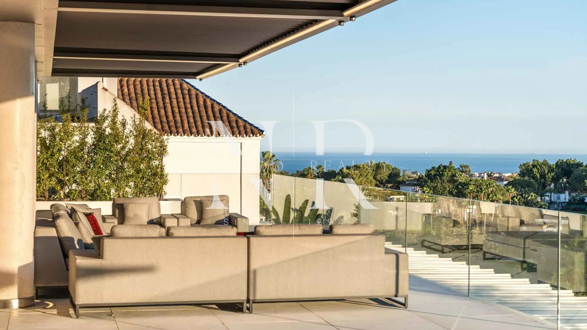 Villa with panoramic sea and golf views in La Quinta, Benahavís for sale