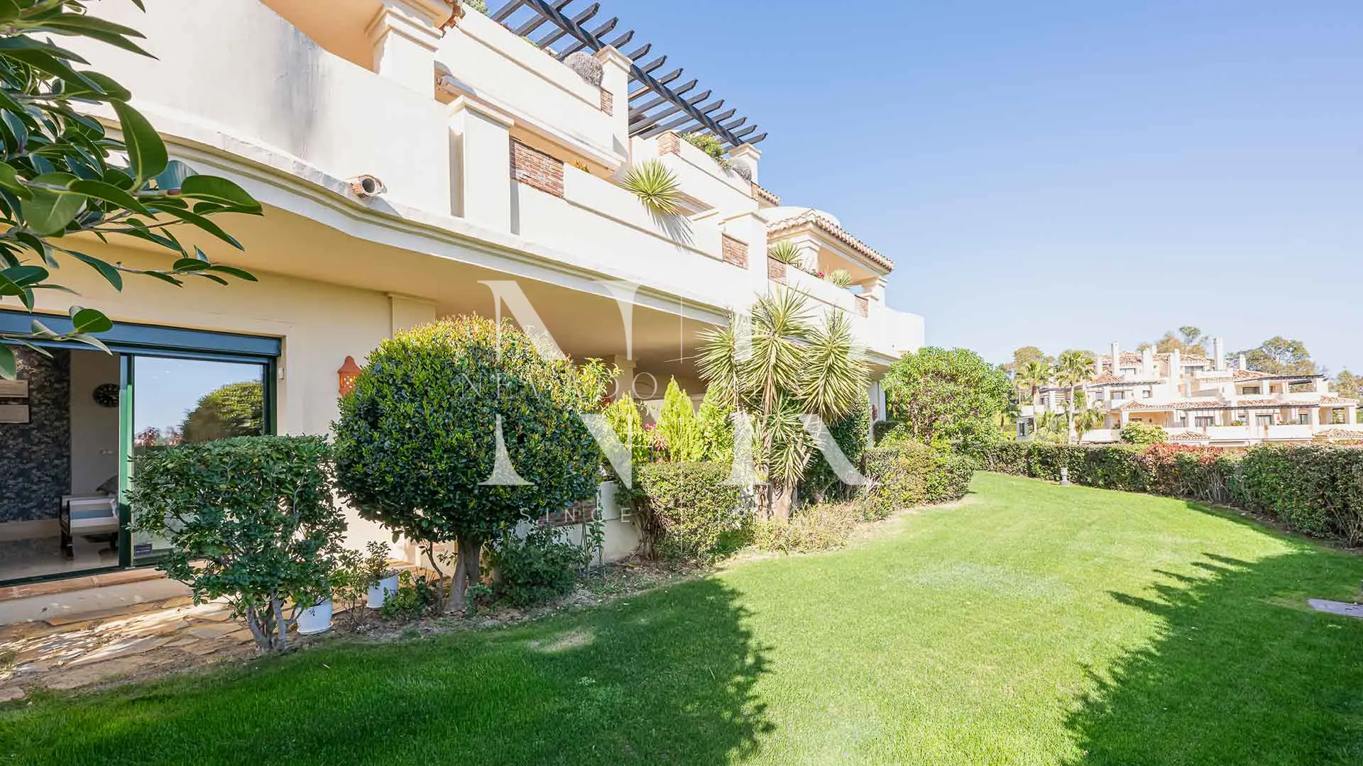 Apartment in Capanes del Golf with a large terrace for sale